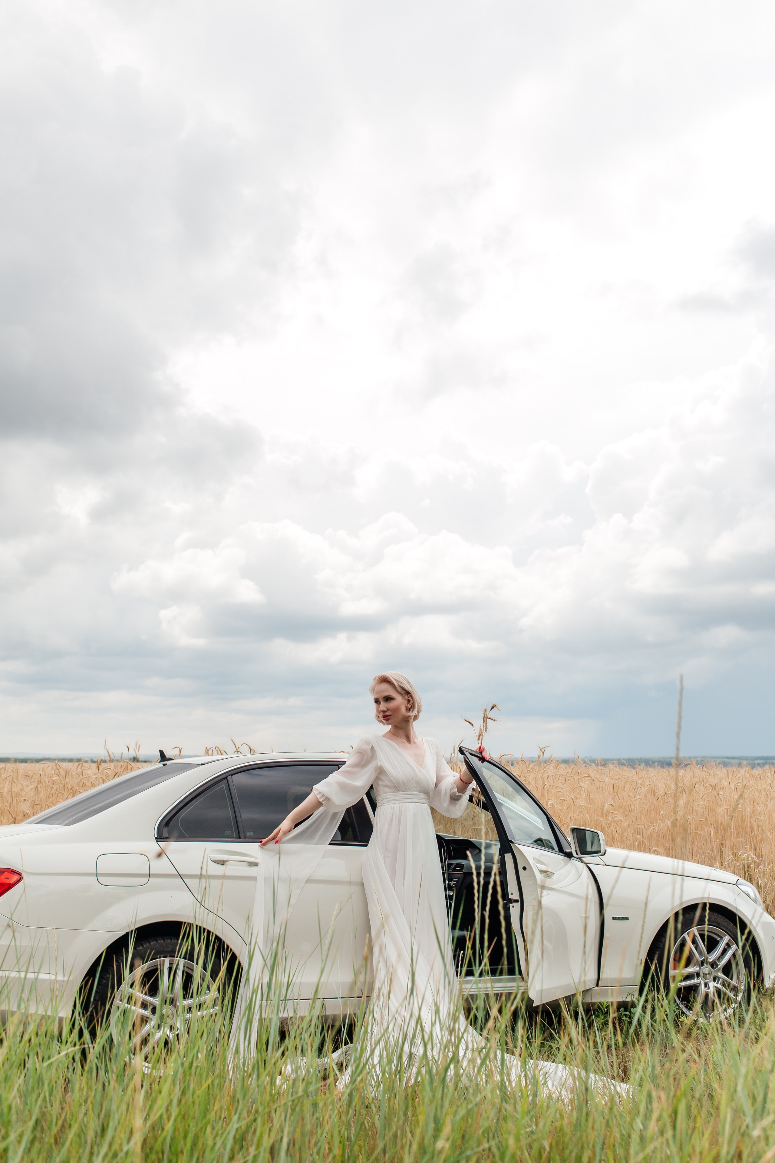 Александра фотосессия в поле. Женский фотограф в Оренбурге Ирина Заводчикова