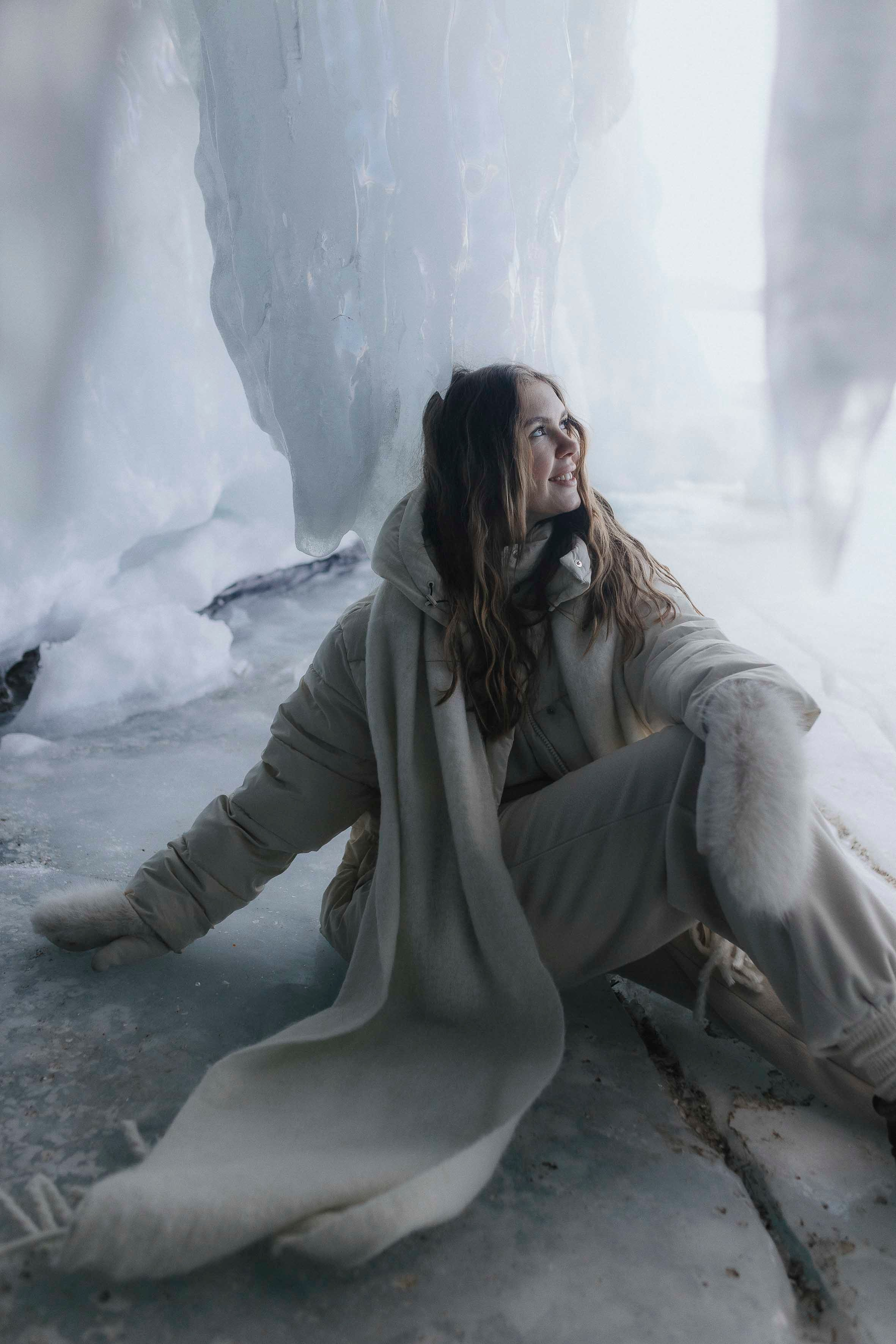 Весь день на льду. Фотограф Ольхон, Регина