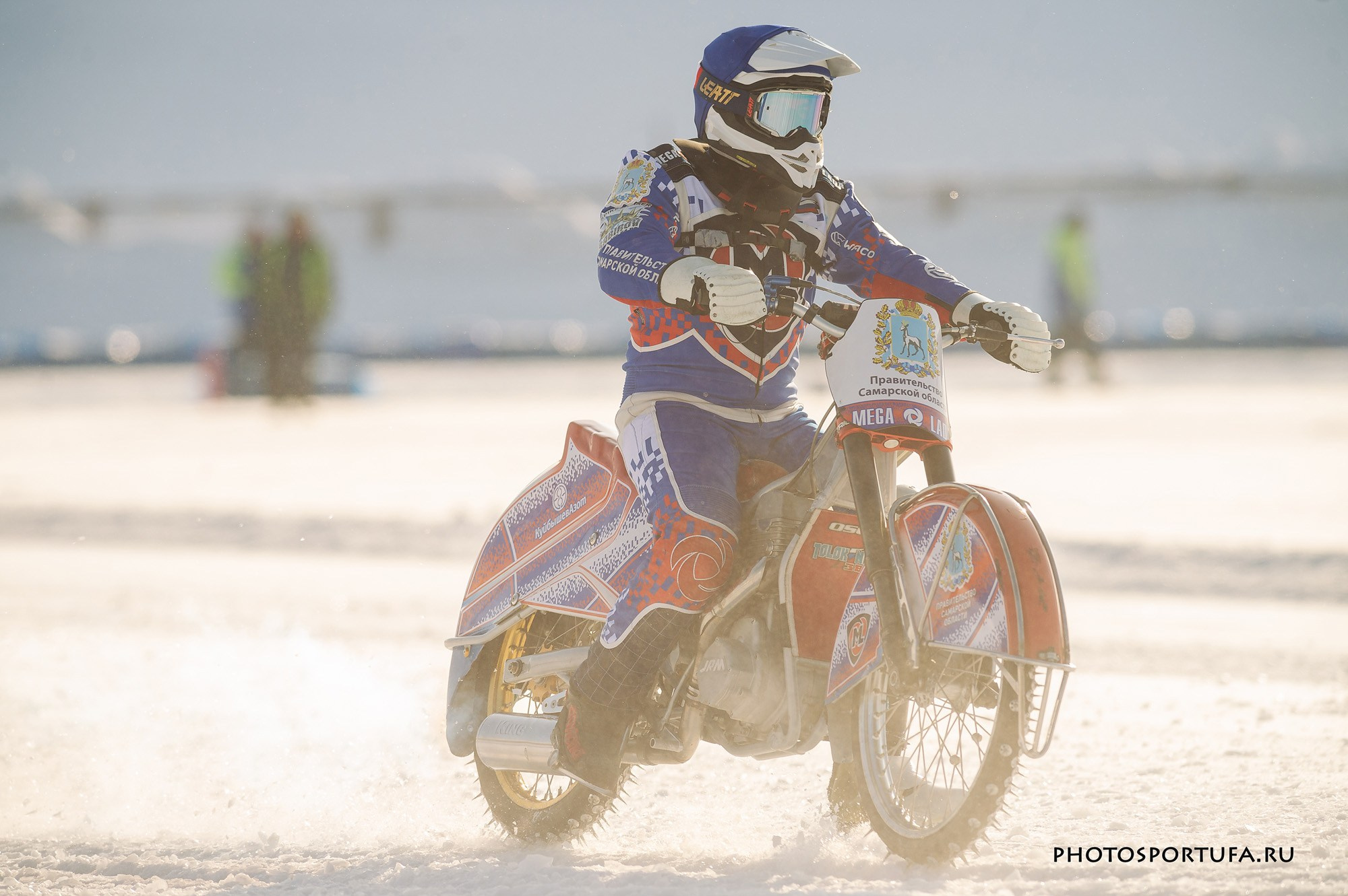 Мотогонку на льду. Спортивный фотограф в Уфе Евгений Буров