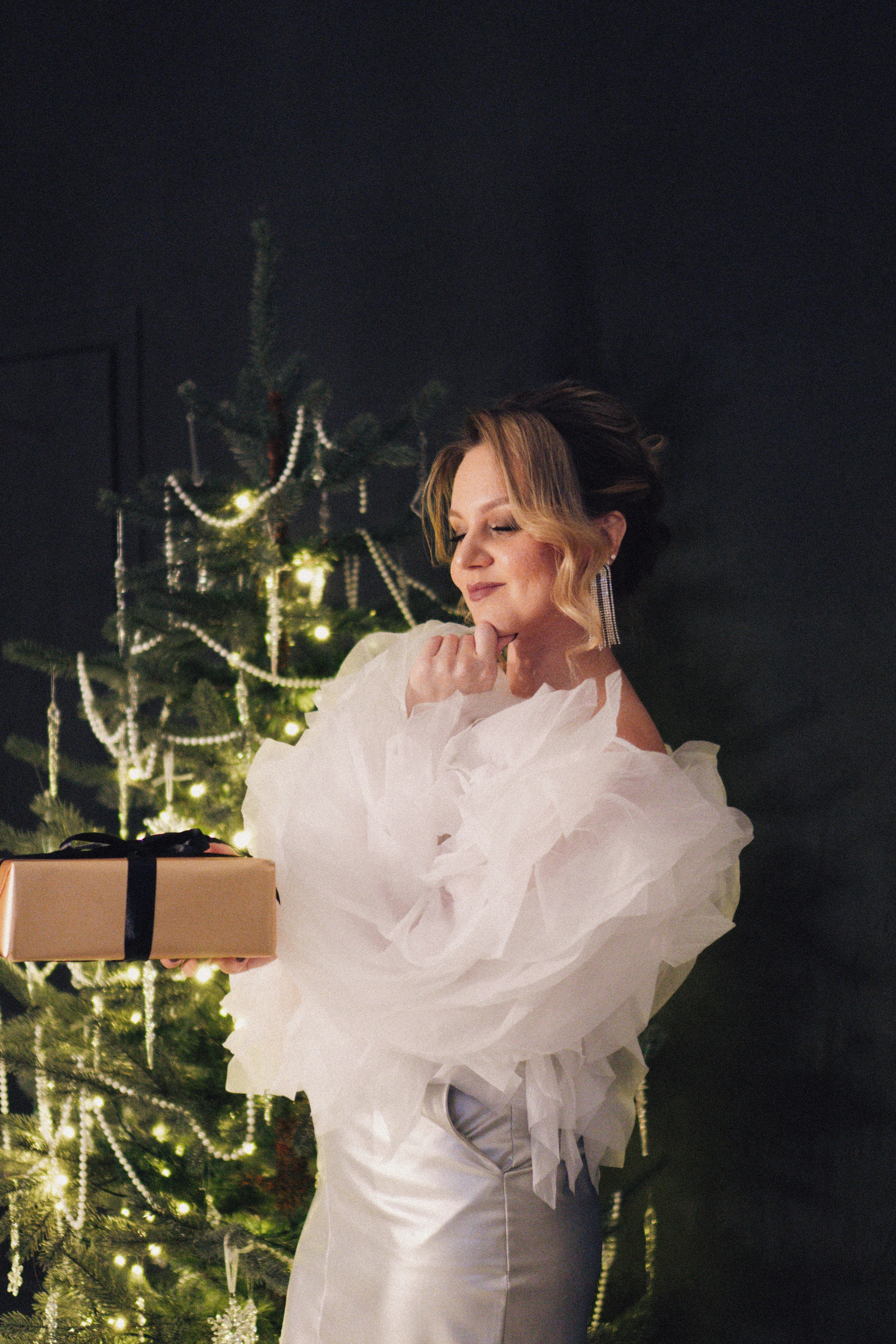 НОВОГОДНЯЯ ФОТОСЕСИИЯ В СТУДИИ ДЛЯ ДЕВУШКИ И ПРОГУЛКА ПО ЧЕРНЫШЕВСКОЙ. Профессиональный фотограф, Санкт-Петербург — Виктория Богомолова