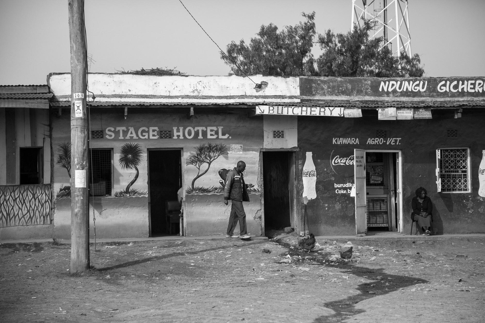 Кения. На обочине дороги. Фотограф Алексей Скоробогатько
