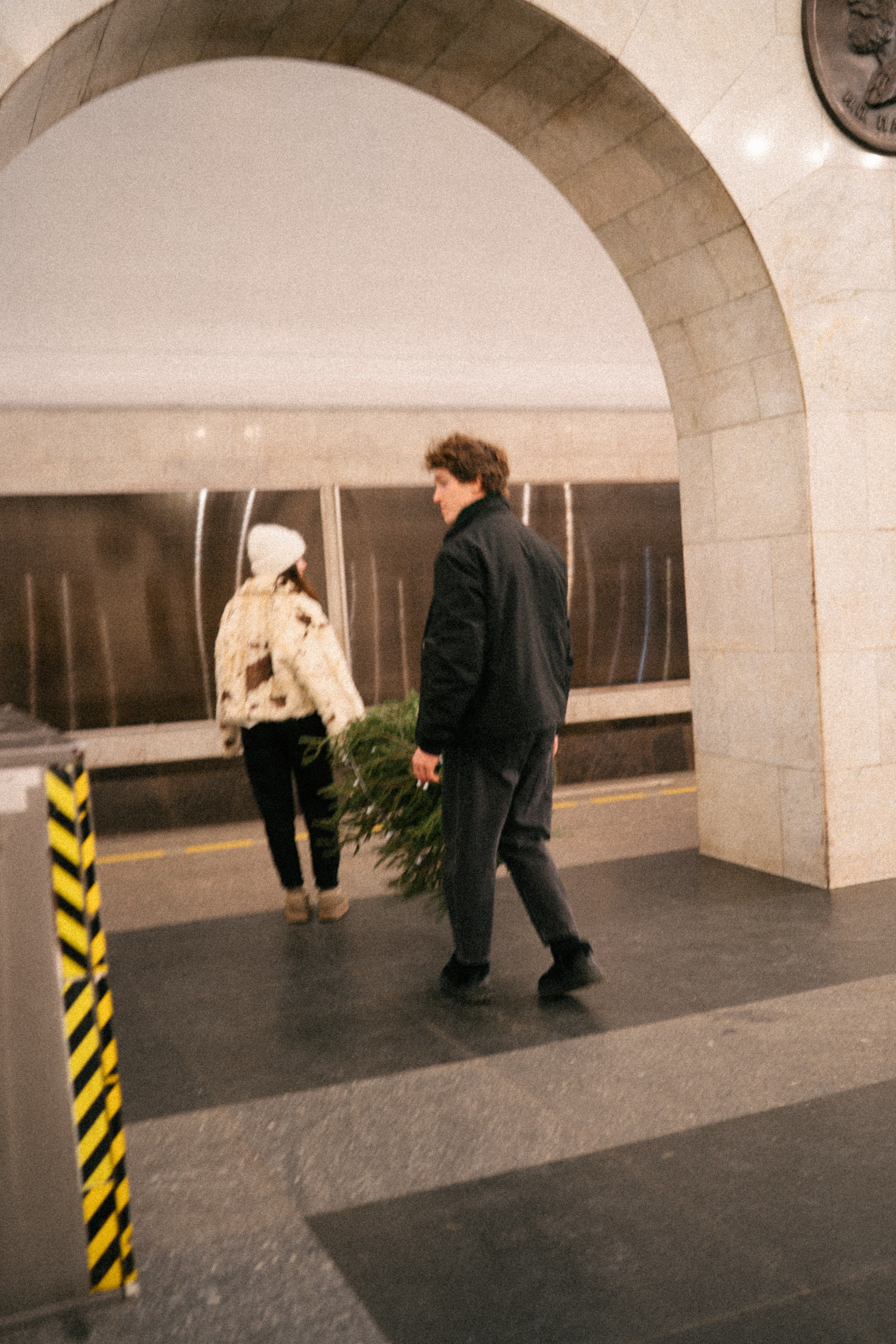 НОВОГОДНЯЯ ПРОГУЛКА ПАРЫ ПО ЧЕРНЫШЕВСКОЙ ПЕРЕД НОВЫМ ГОДОМ. Профессиональный фотограф, Санкт-Петербург — Виктория Богомолова