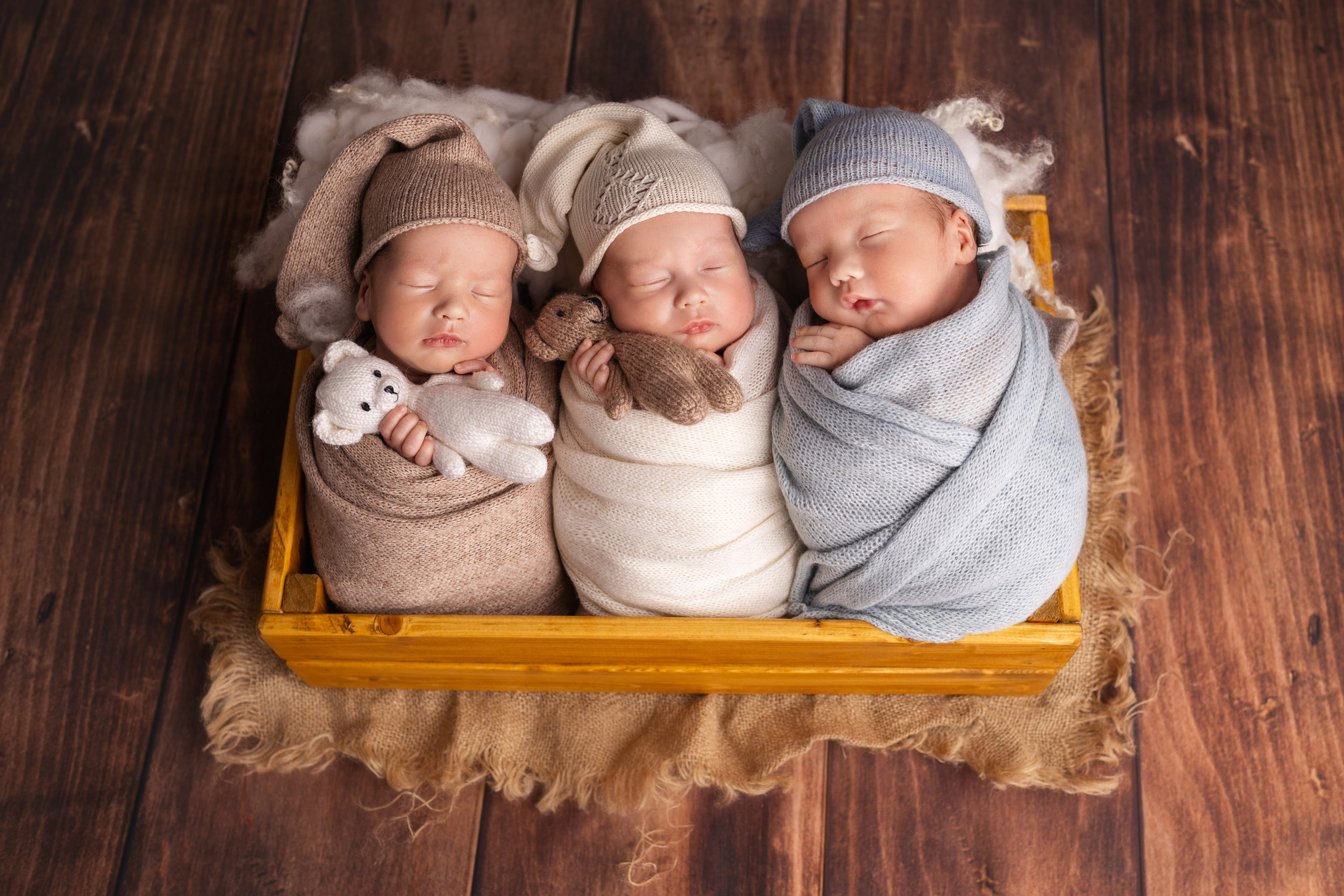 Фотосъемка двойни. Фотограф новорожденных малышей в Омске и Омской области Эльвира Камаева