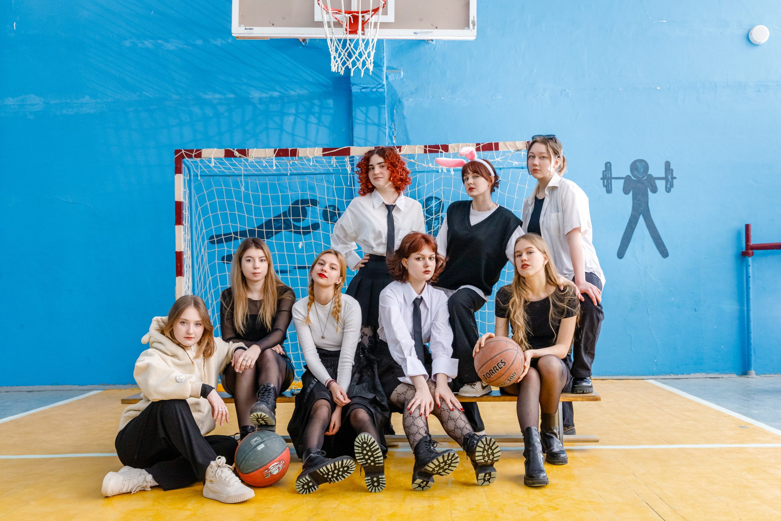 И В ШКОЛЕ ЕСТЬ ЖИЗНЬ. Марина Ушакова. Фотограф. Выпускные альбомы. г. Краснодар