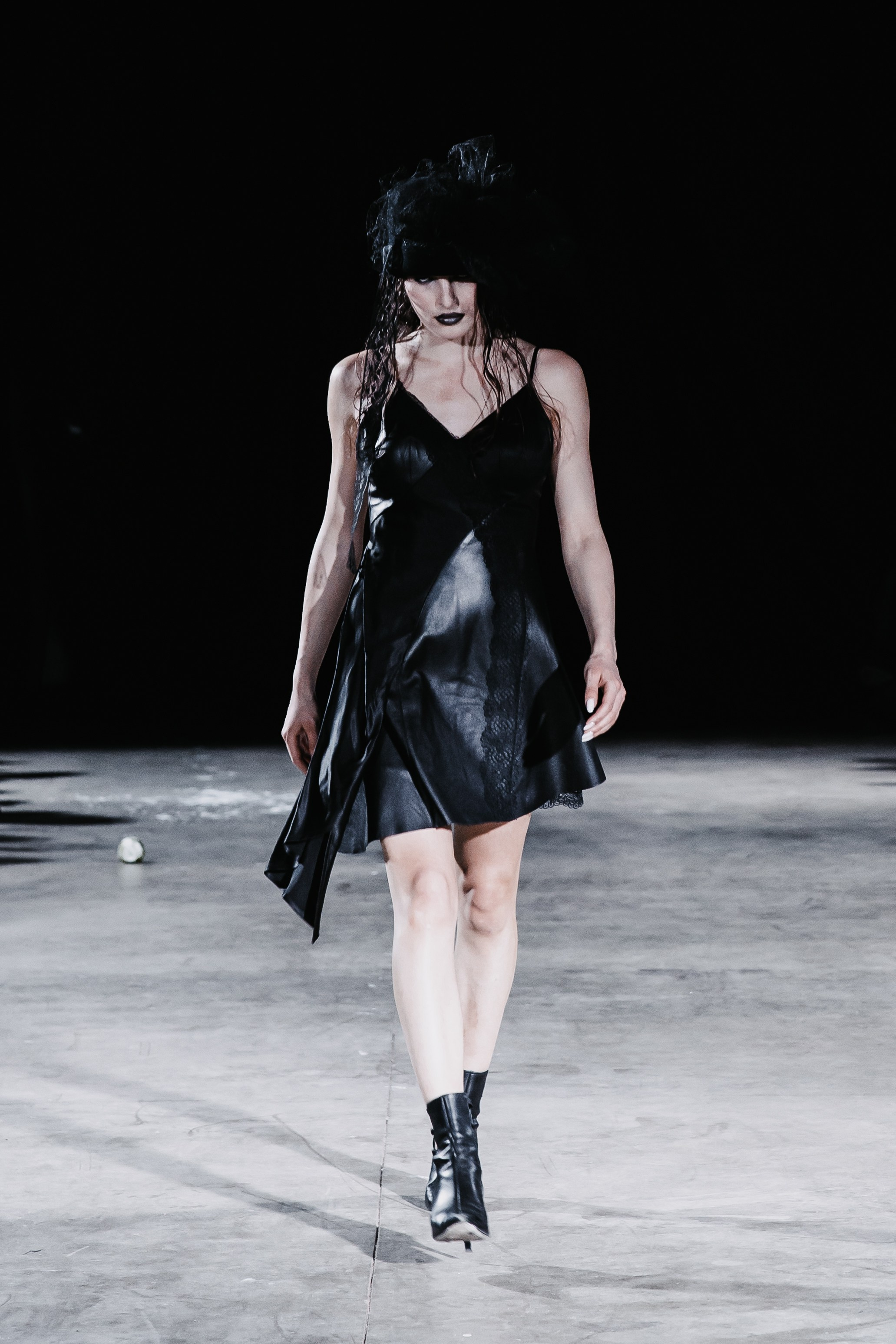 AUXI catwalk андеграунд показ-перфоманс. Фотограф в Санкт-Петербурге Вагнер Юлия