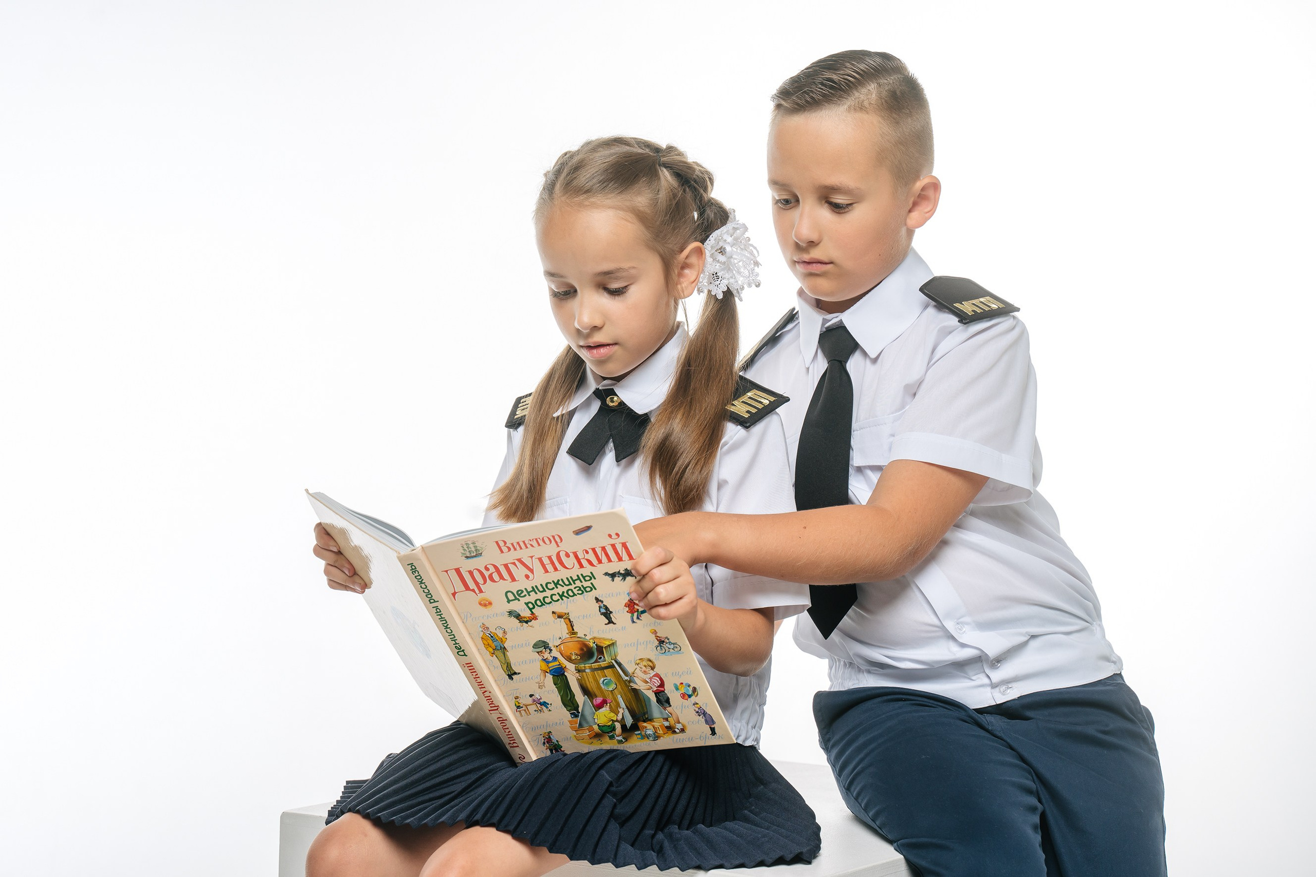 Студийная сьемка первоклассника. Выпускные альбомы, школьные фотосессии в городе Новороссийске