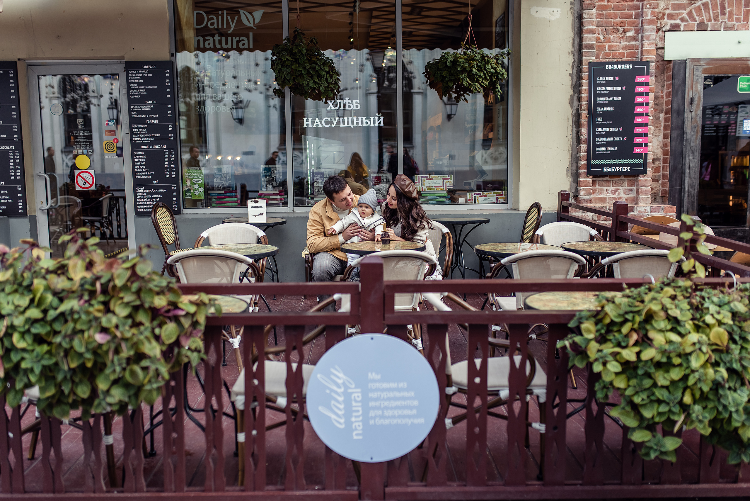 Прогулочная фотосессия в городе в стиле Lifestyle. Контент-фотограф в Москве Хныкина Лена