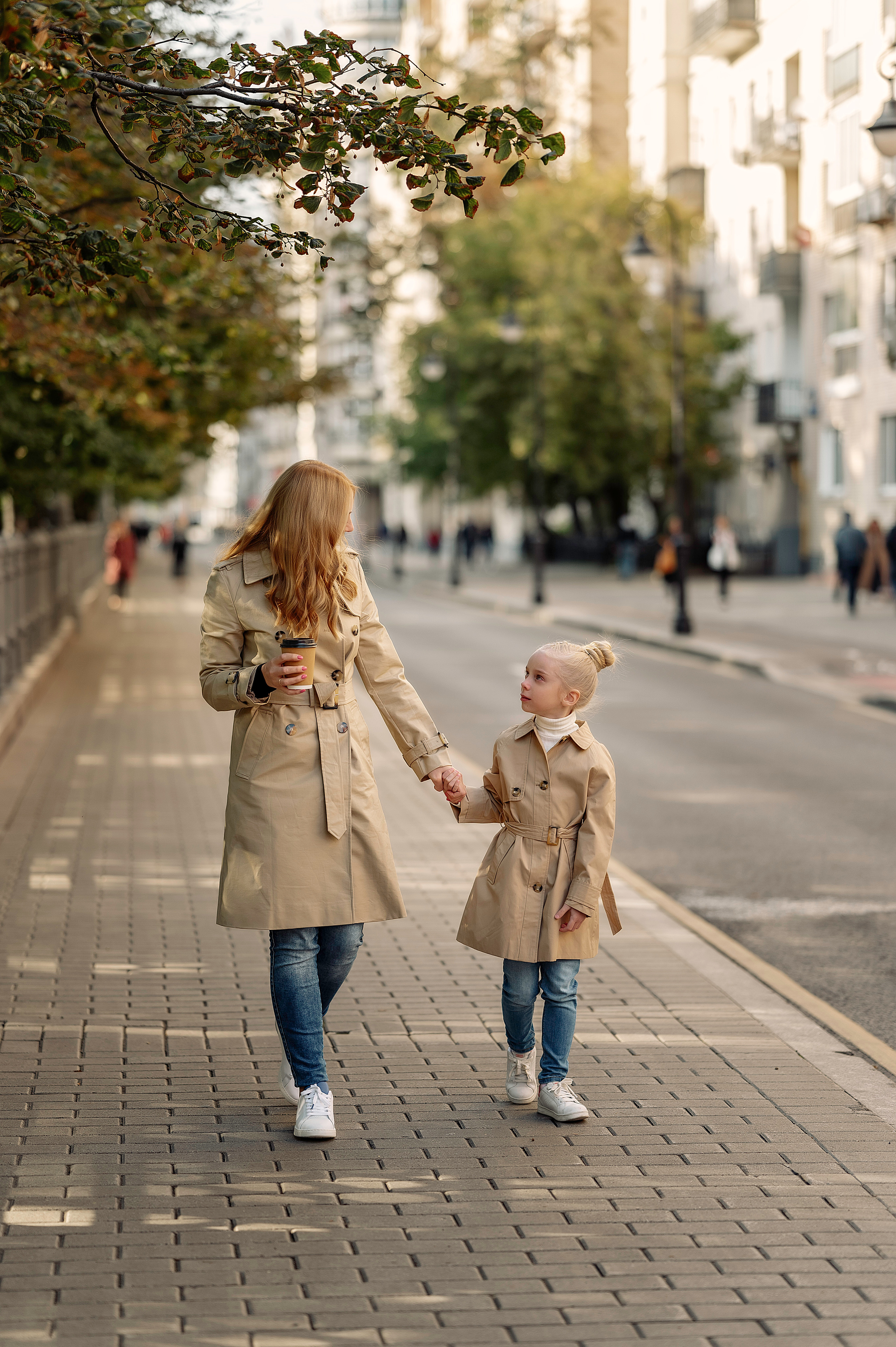 Прогулочная фотосессия в городе в стиле Lifestyle. Контент-фотограф в Москве Хныкина Лена