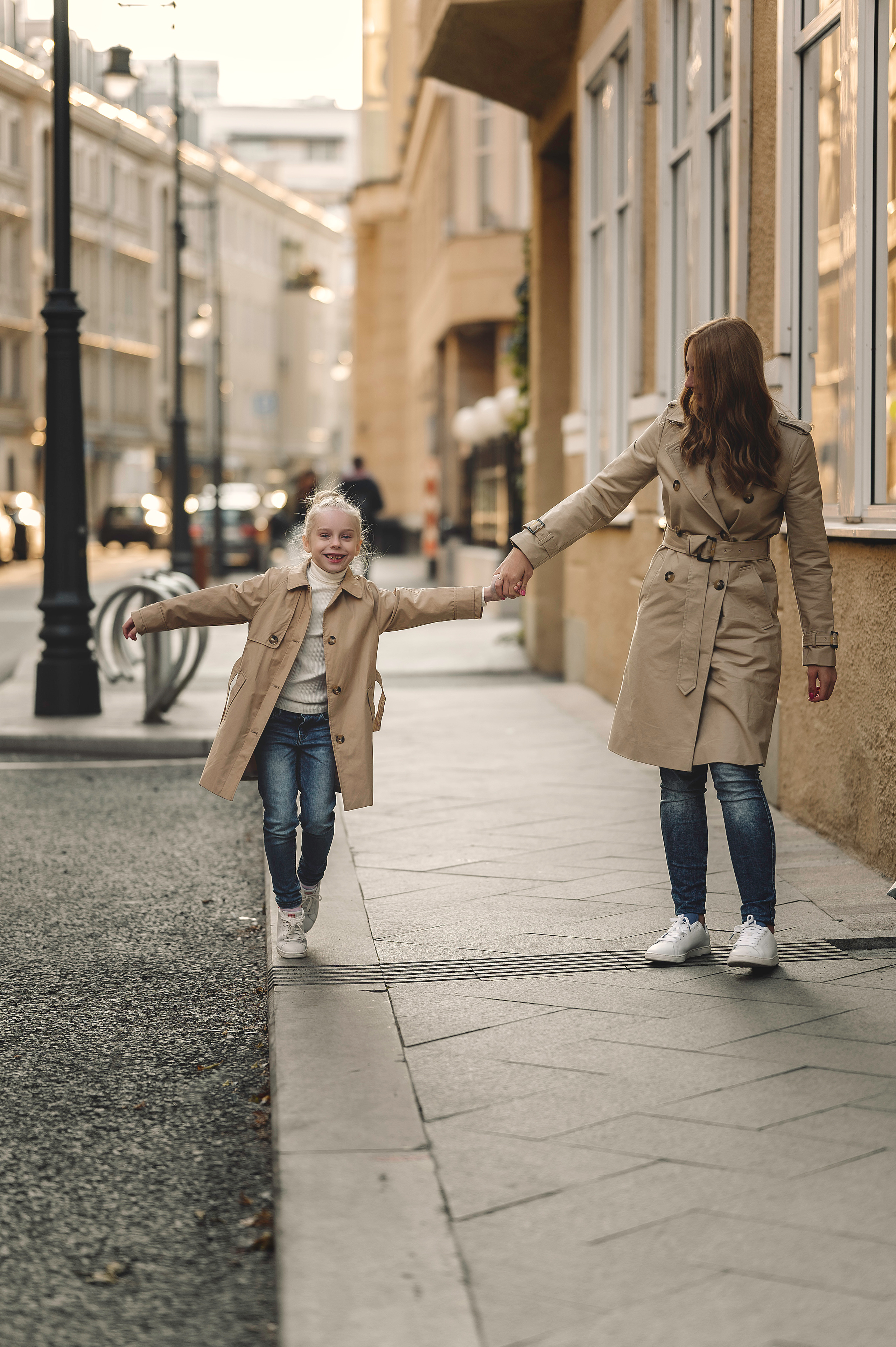 Прогулочная фотосессия в городе в стиле Lifestyle. Контент-фотограф в Москве Хныкина Лена