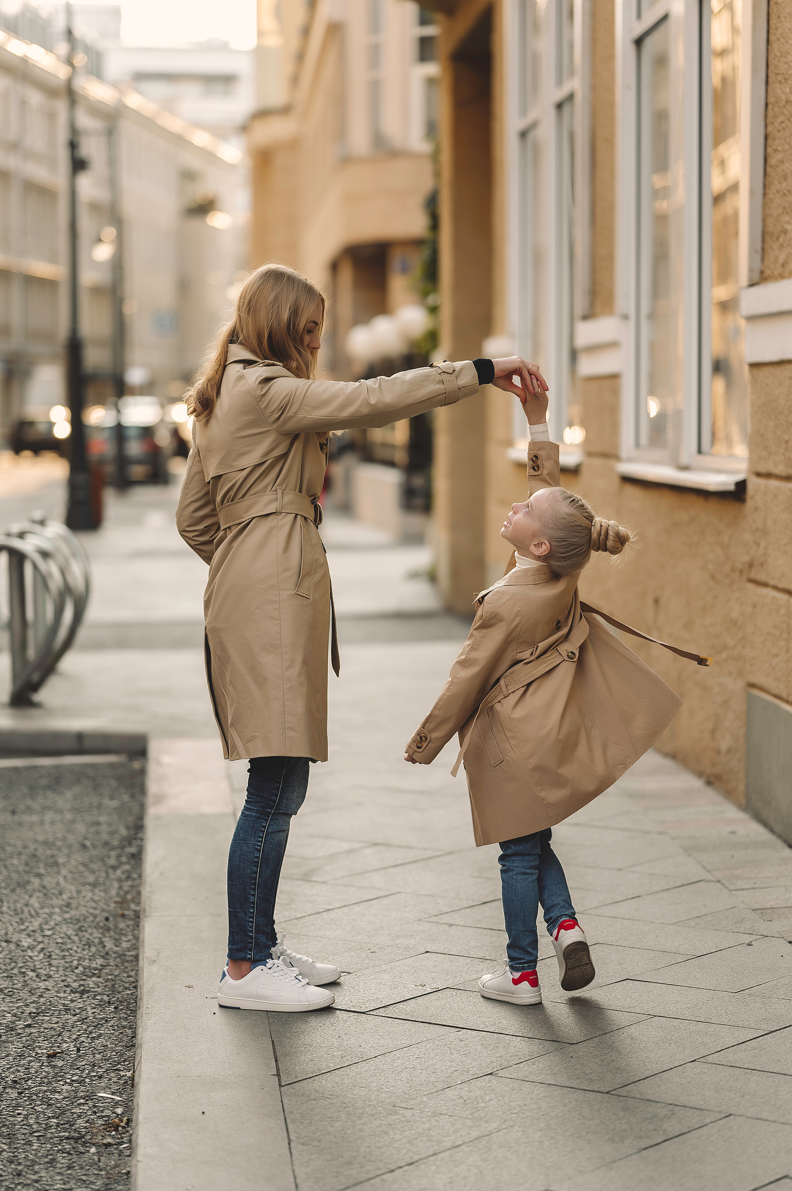 Прогулочная фотосессия в городе в стиле Lifestyle. Контент-фотограф в Москве Хныкина Лена