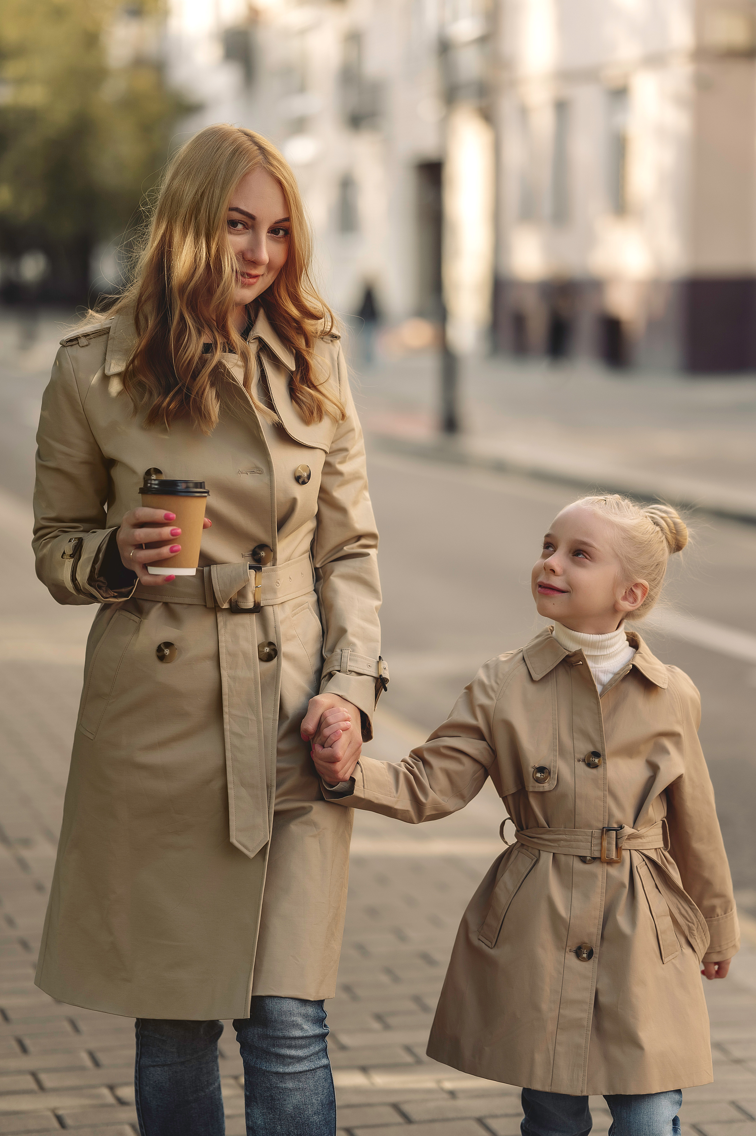 Прогулочная фотосессия в городе в стиле Lifestyle. Контент-фотограф в Москве Хныкина Лена