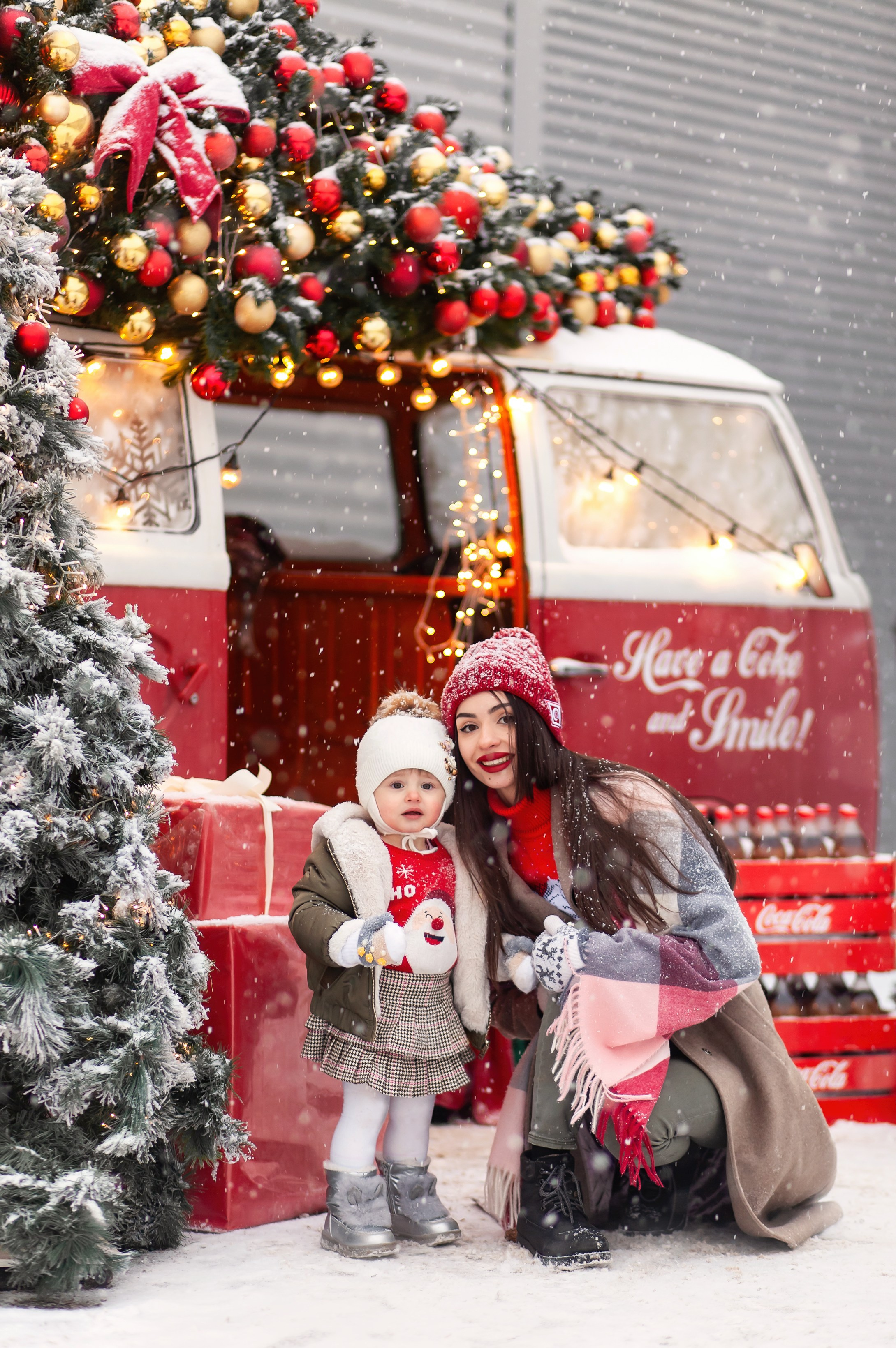 Семейная новогодняя съемка с автобусом