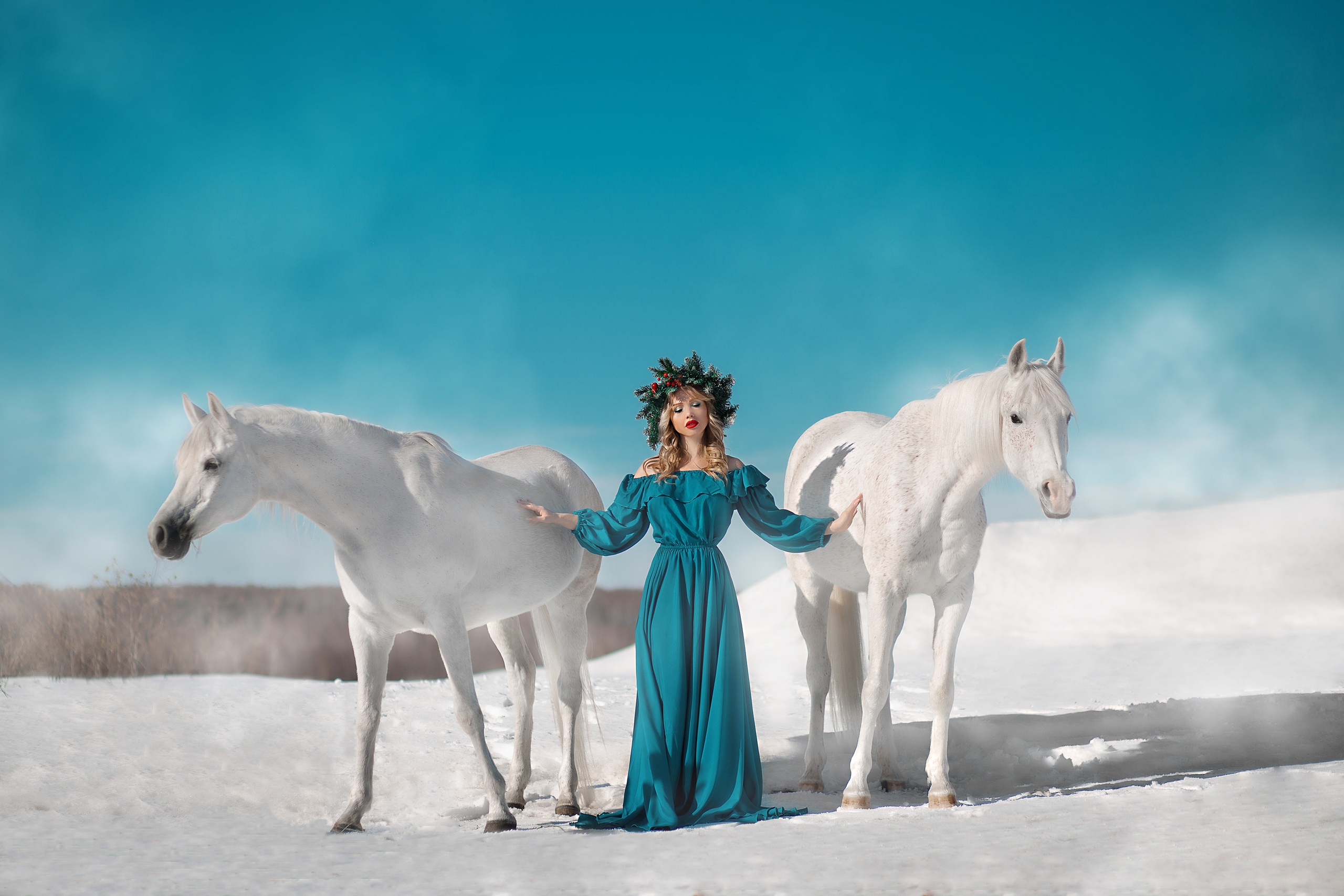 Синее платье (размер до 50). Фотосессия с лошадьми в Нижнем Новгороде