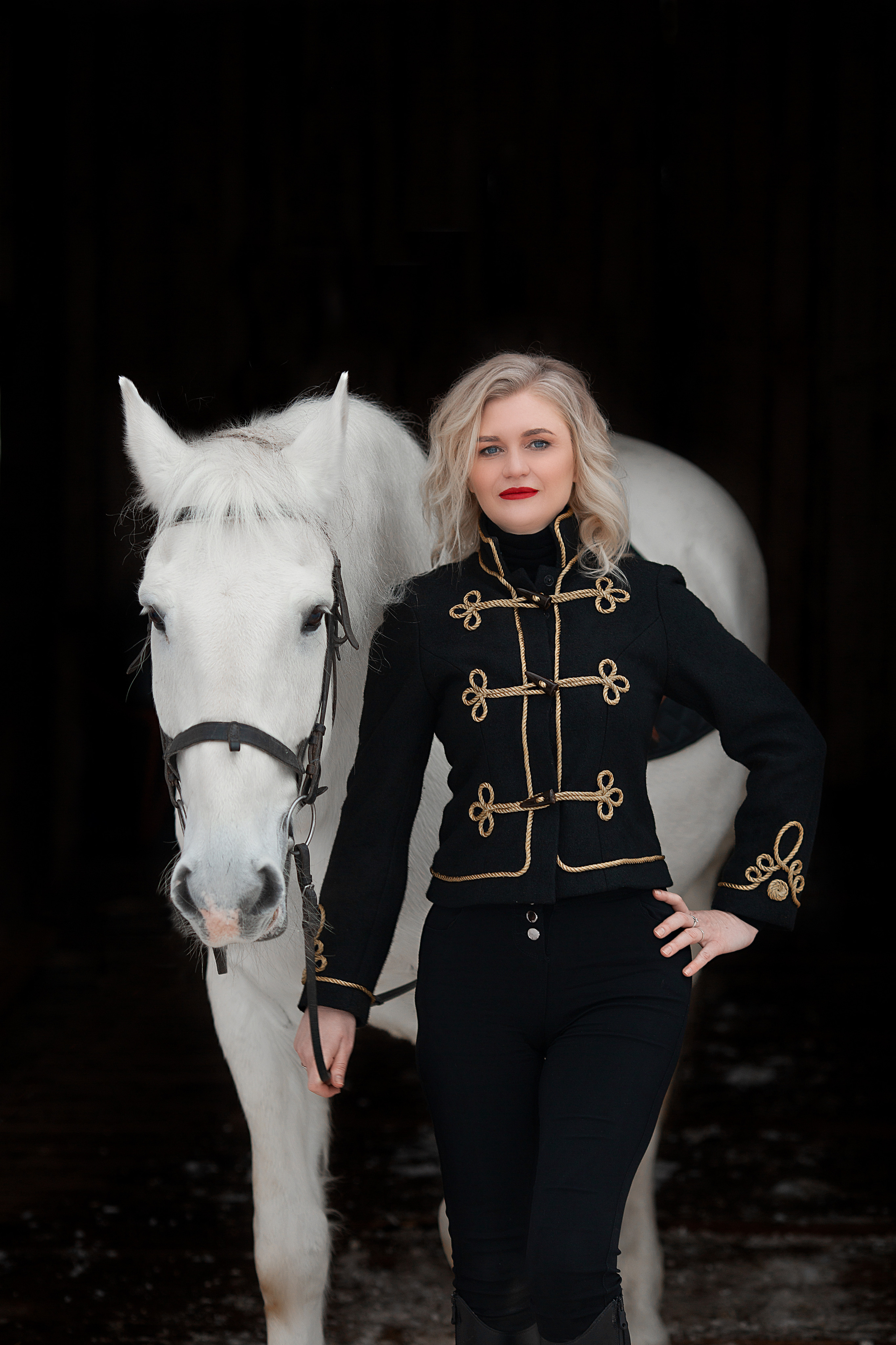 Елена и Воробей 18.12.21. Фотосессия с лошадьми в Нижнем Новгороде