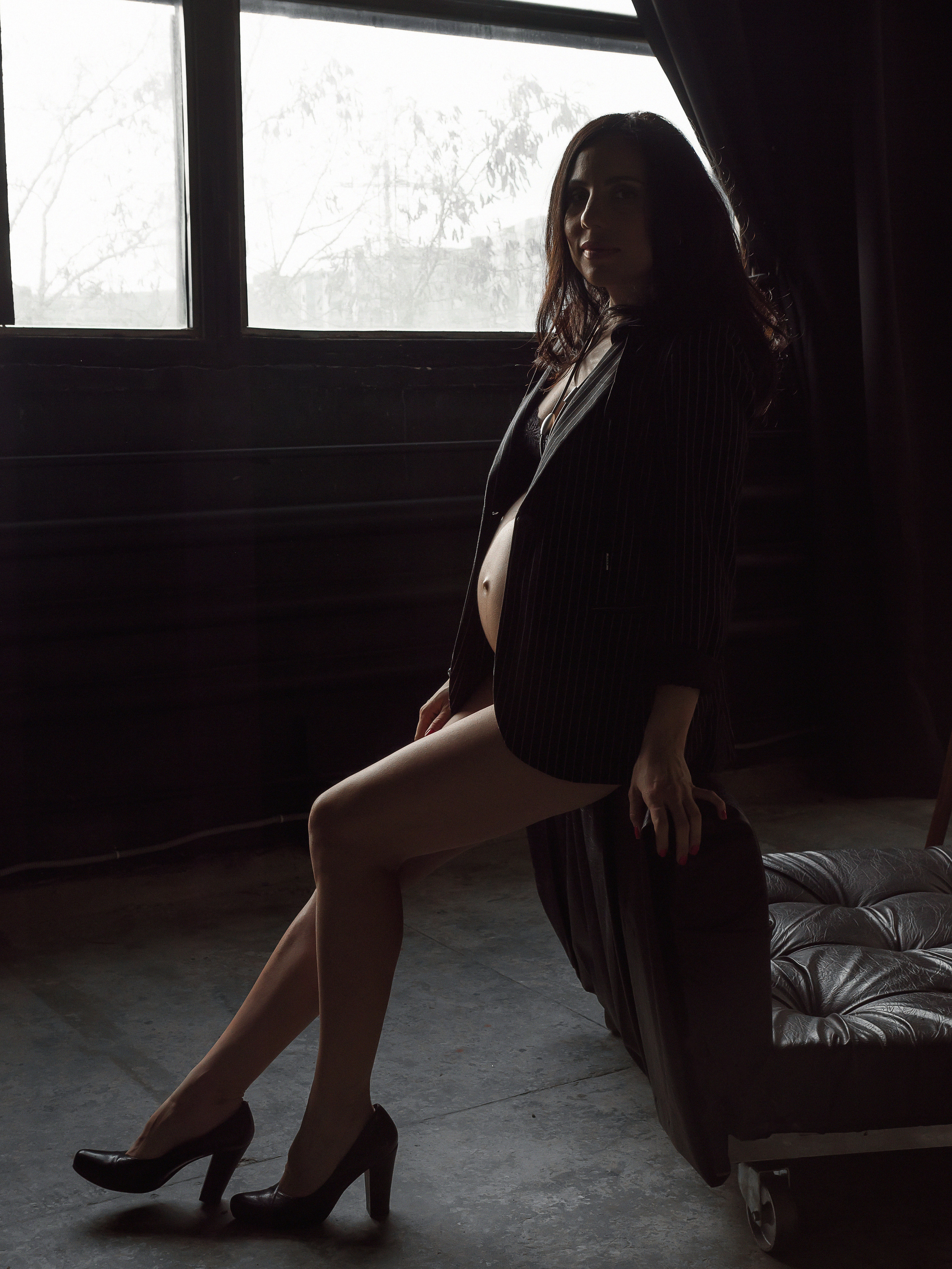 стильная фотосъемка беременности в фотостудии в Новороссийске