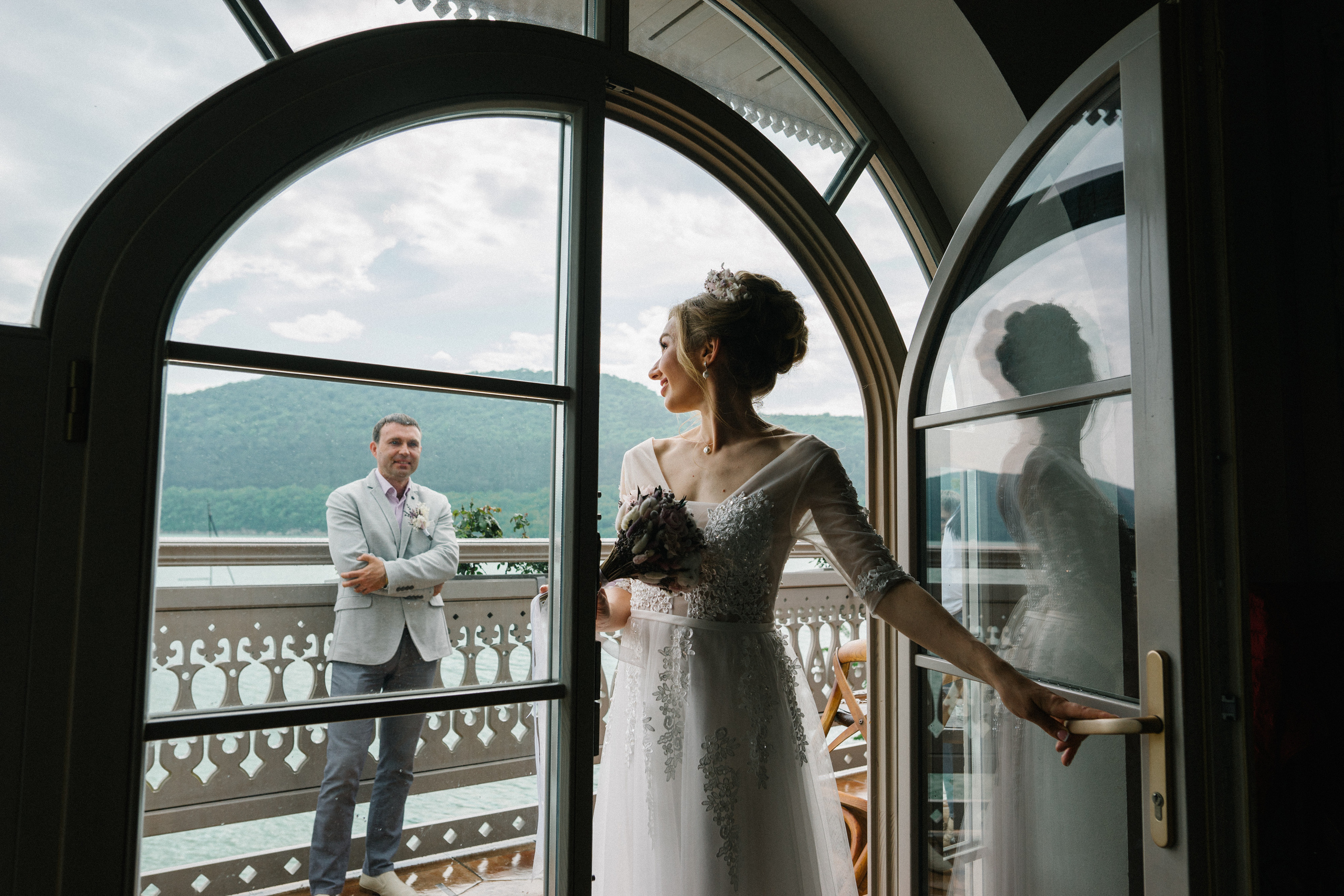 Свадебная фотосессия на берегу Вилла Роз, Абрау