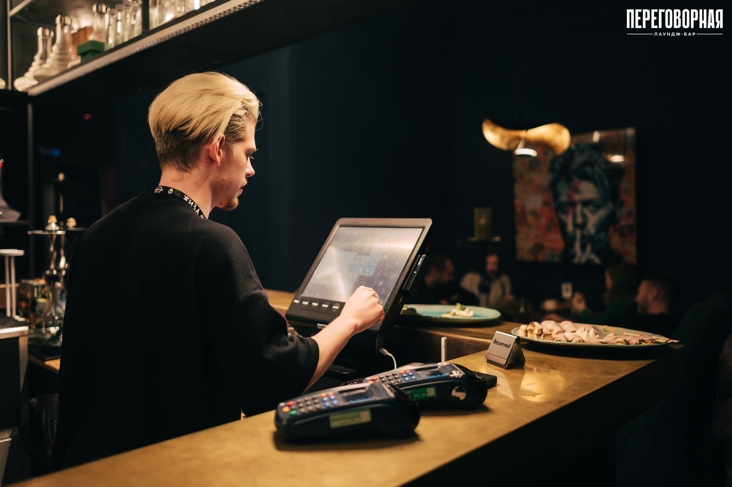 Лаундж-бар Переговорная: 1 год. Свадебный и просто хороший фотограф в Челябинске