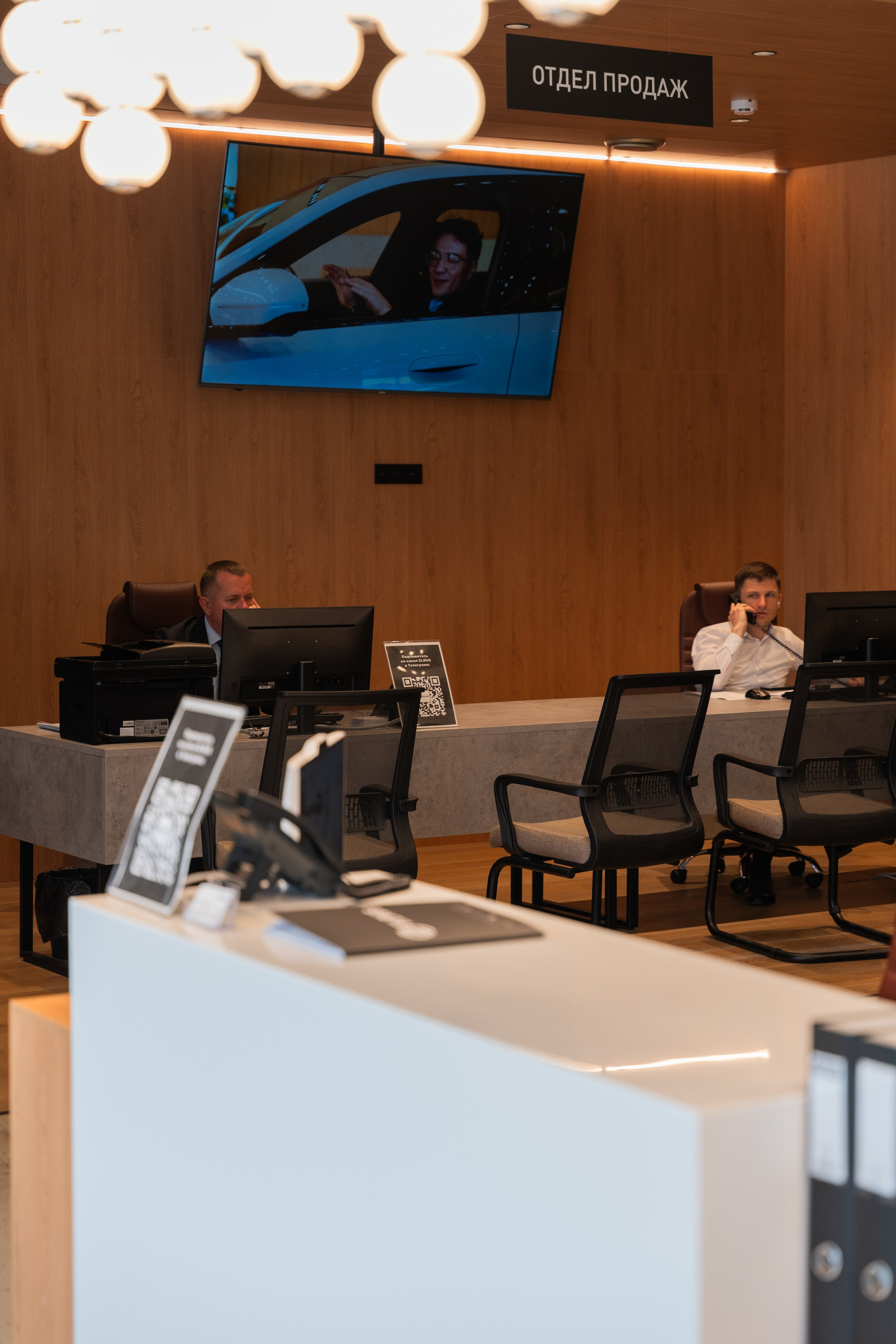 Интерьерная фотосъемка автосалона Elrus в Краснодаре. Zeekr, LiXiang Профессиональная фотосъемка интерьера премиум-автосалона в Краснодаре. Шедевры для Вас! Фотограф и Видеограф в Краснодаре Пахиев Руслан