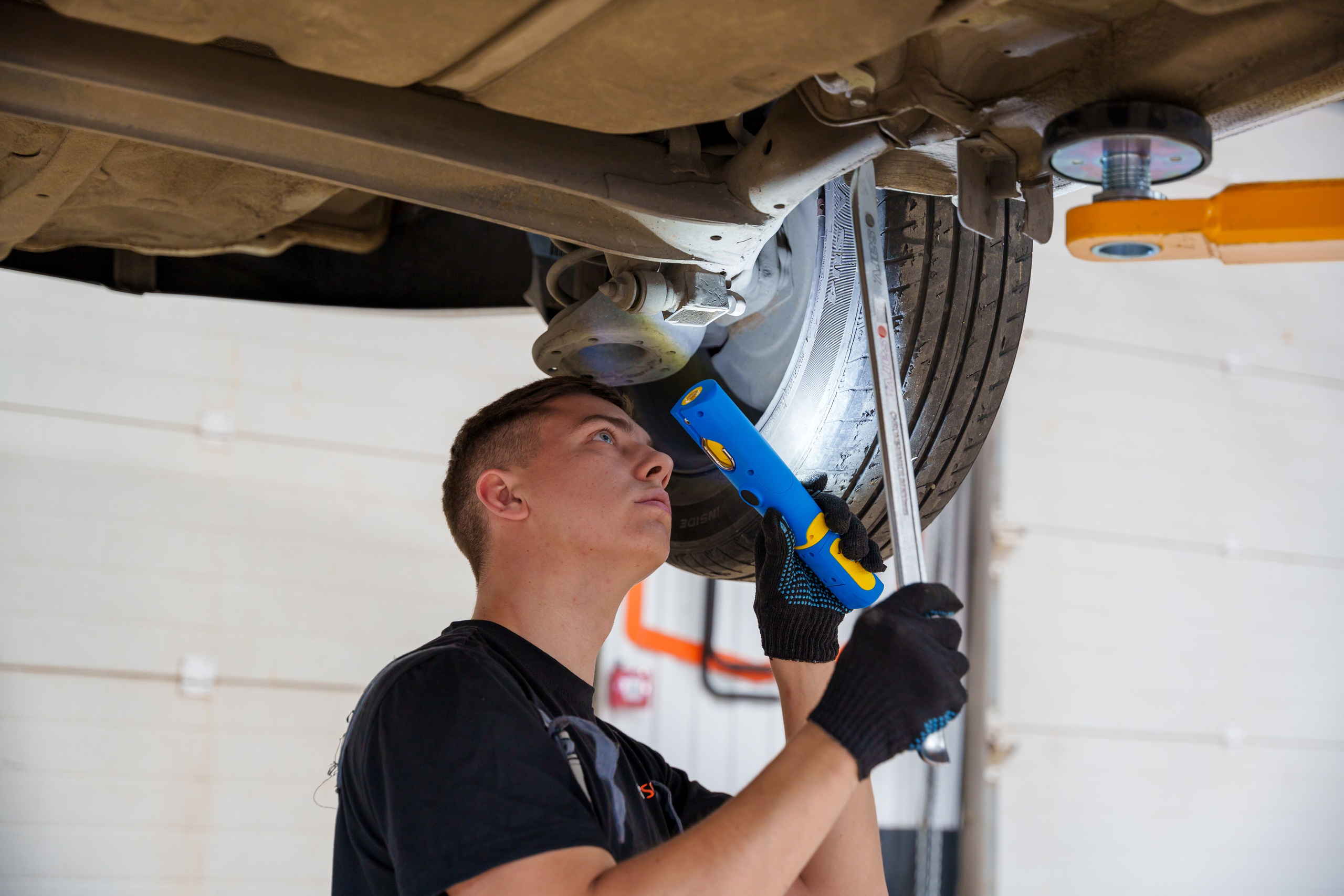 Интерьерная фотосъемка автосервиса Fit Service в Краснодаре — Профессиональная фотосъемка интерьера техцентра в Краснодаресеть СТО. Шедевры для Вас! Фотограф и Видеограф в Краснодаре Пахиев Руслан