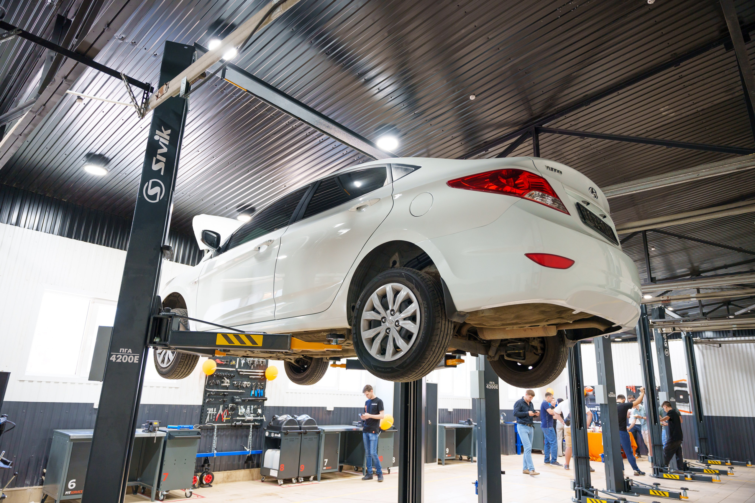 Интерьерная фотосъемка автосервиса Fit Service в Краснодаре — Профессиональная фотосъемка интерьера техцентра в Краснодаресеть СТО. Шедевры для Вас! Фотограф и Видеограф в Краснодаре Пахиев Руслан