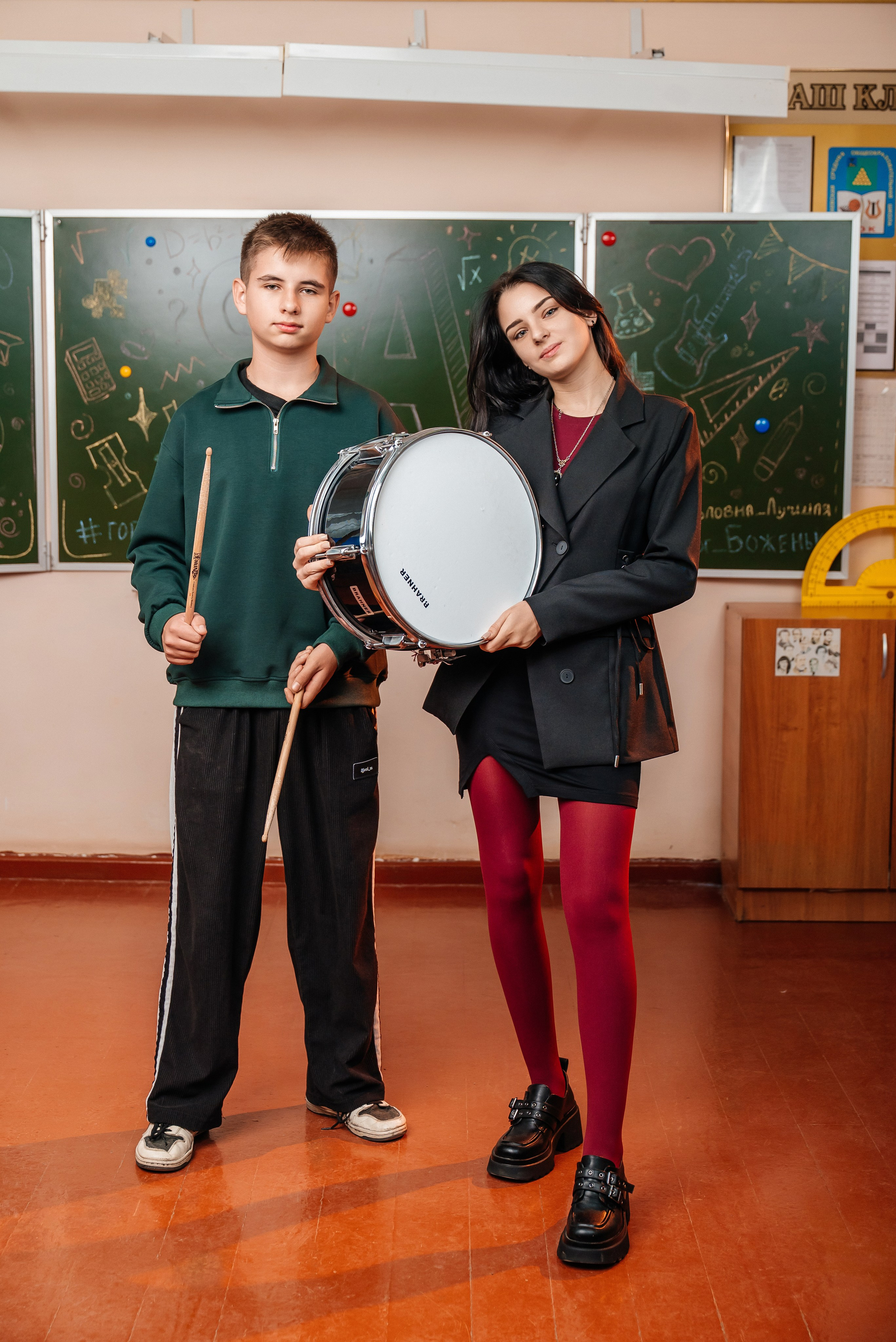 Красный и зеленый. Школьный фотограф в Валуйках. Фотосессии для выпускников и изготовление выпускных альбомов в городе Валуйки и в Белгородской области