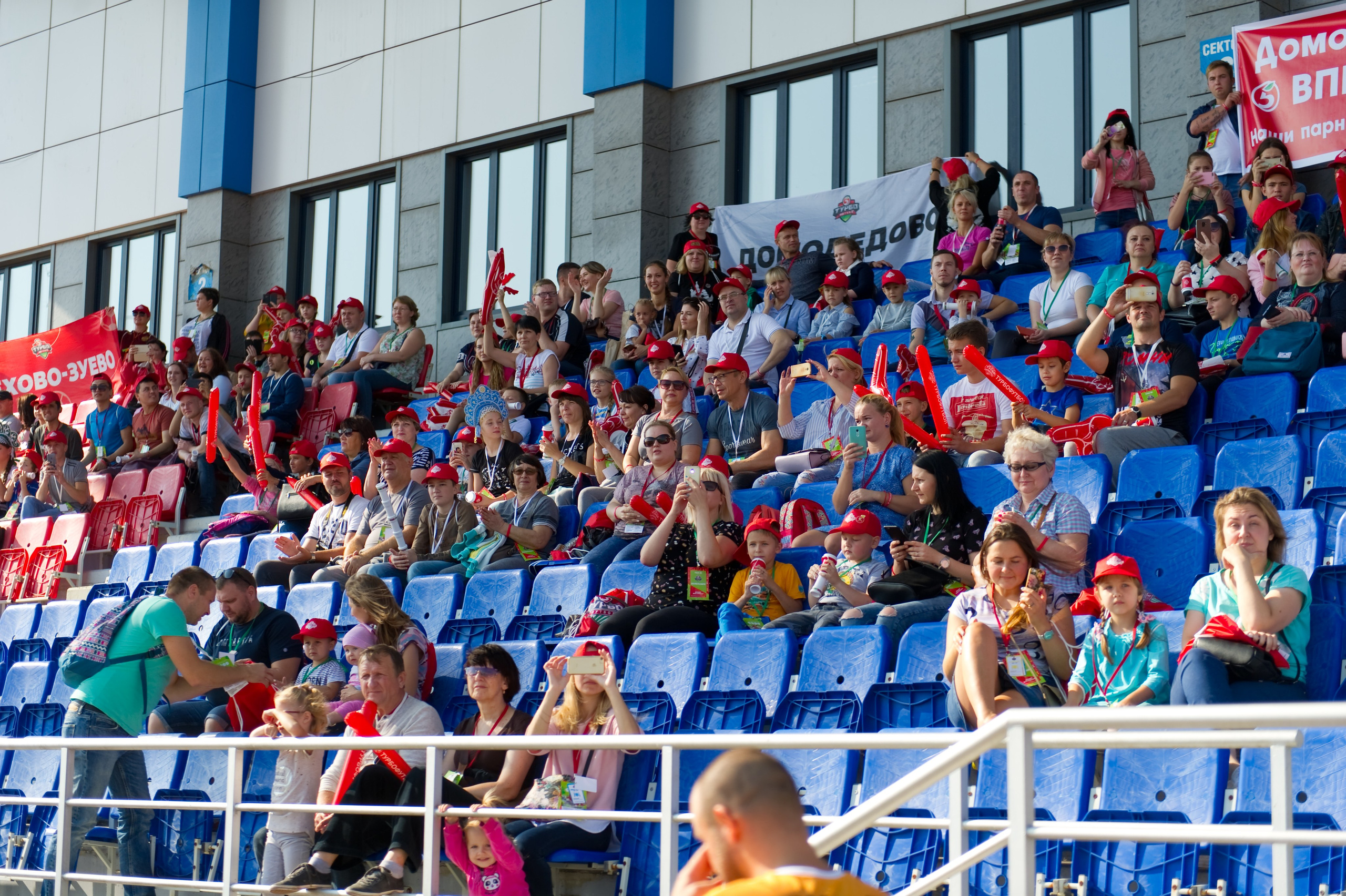 Турбофутбол (корпоративное соревнование «Пятерочки»). Репортажный фотограф и видеограф Слава Думчев. Тимбилдинги, отчетники, корпоративы