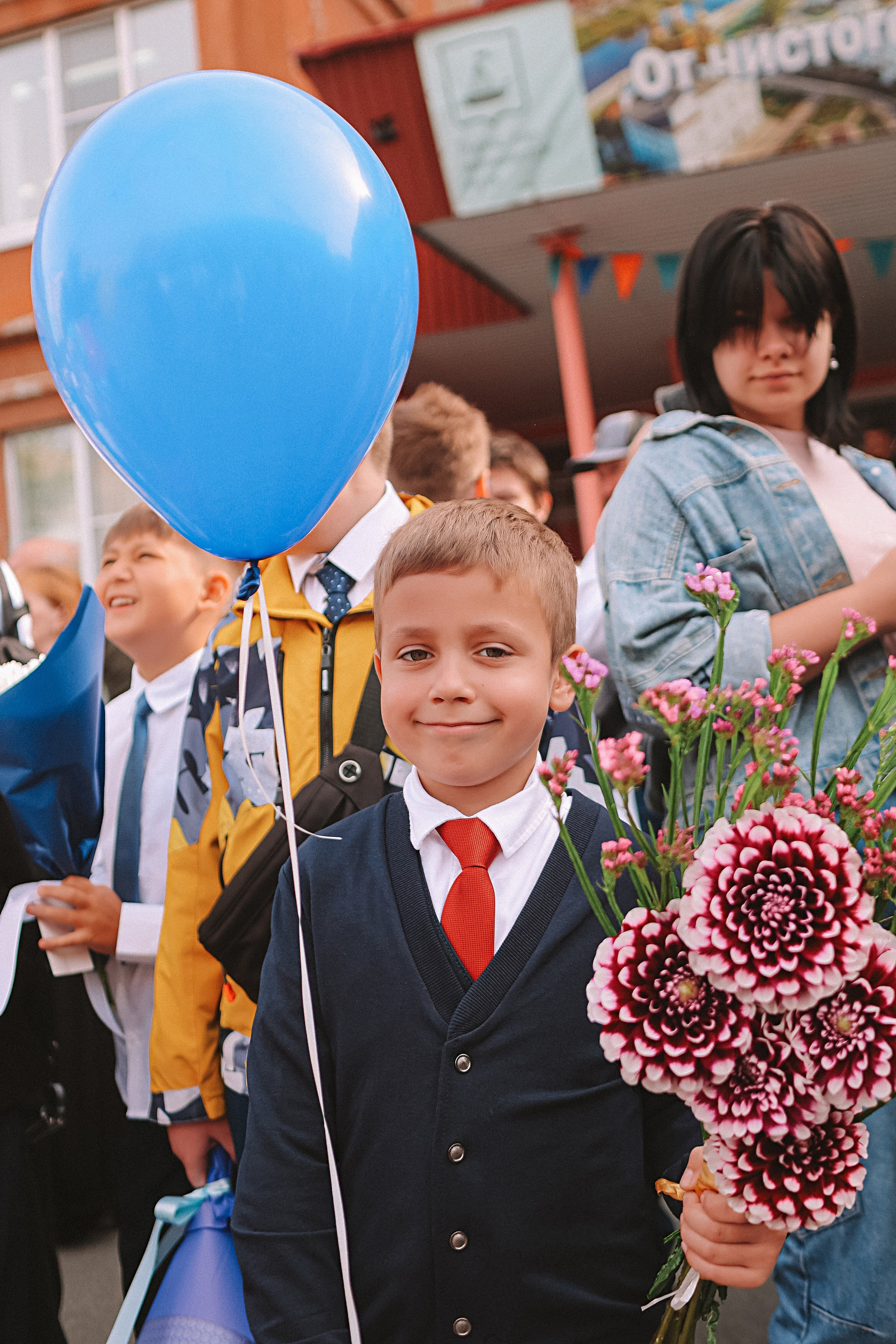 1 сентября линейка+кл час+портреты. Семейный фотограф Тюмень, фотограф на роды Салмина Мария