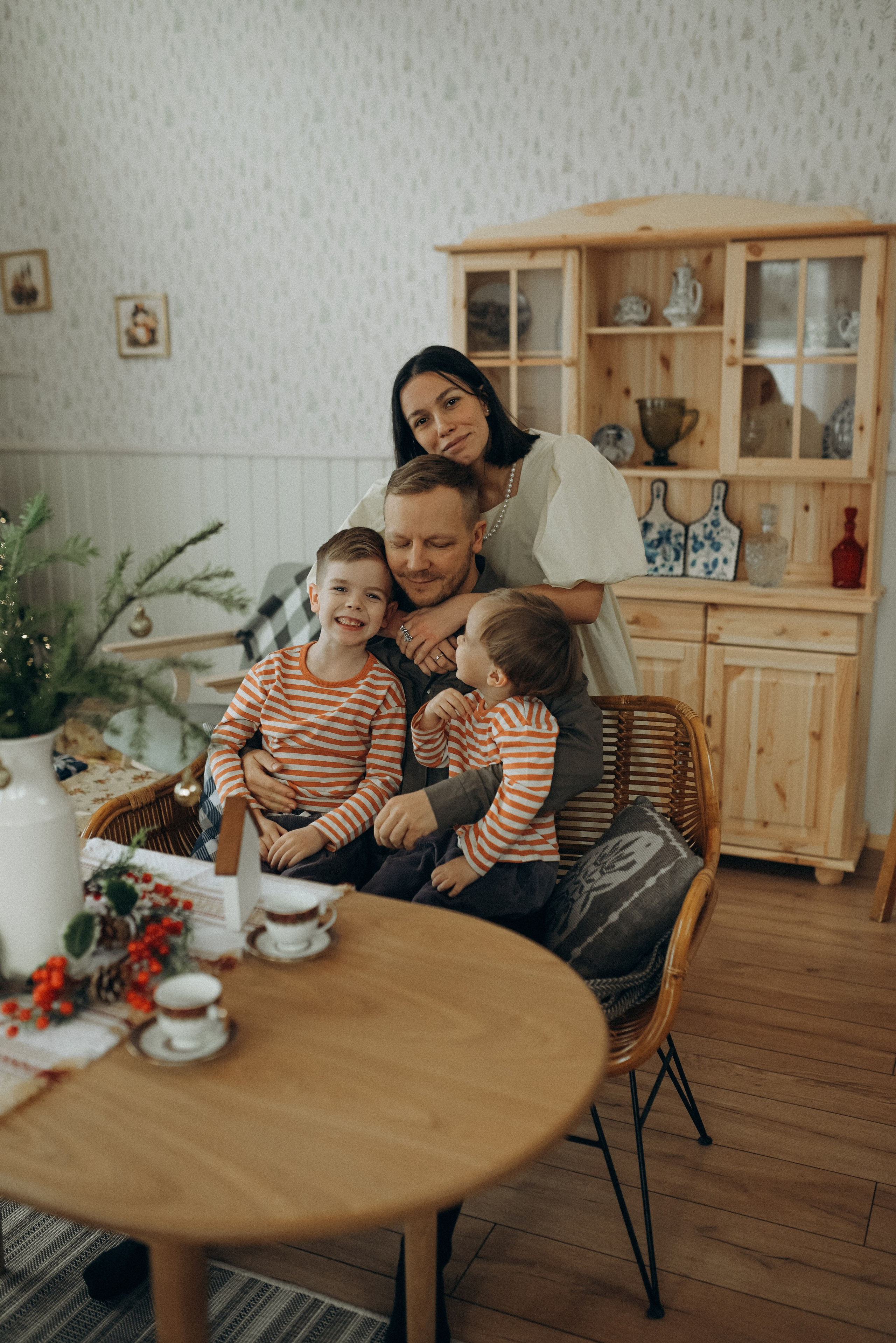 Антон, Маша, Мирон и Корней. Главная