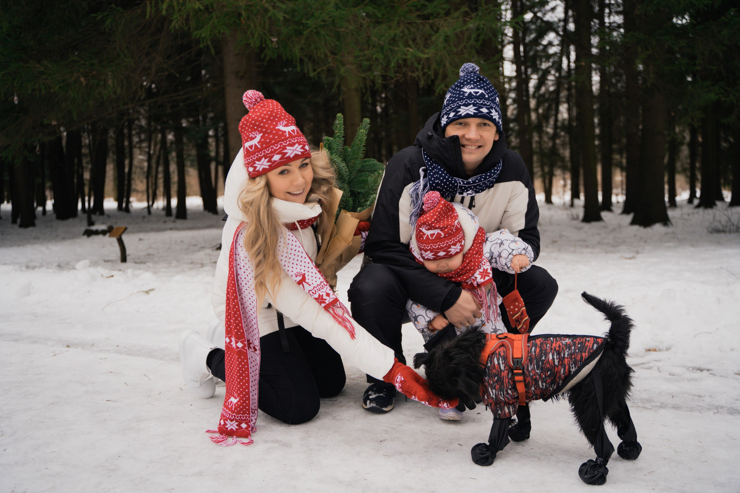 Зимой в лесу семейная съемка. Семейный видеограф и фотограф Соснина Марина