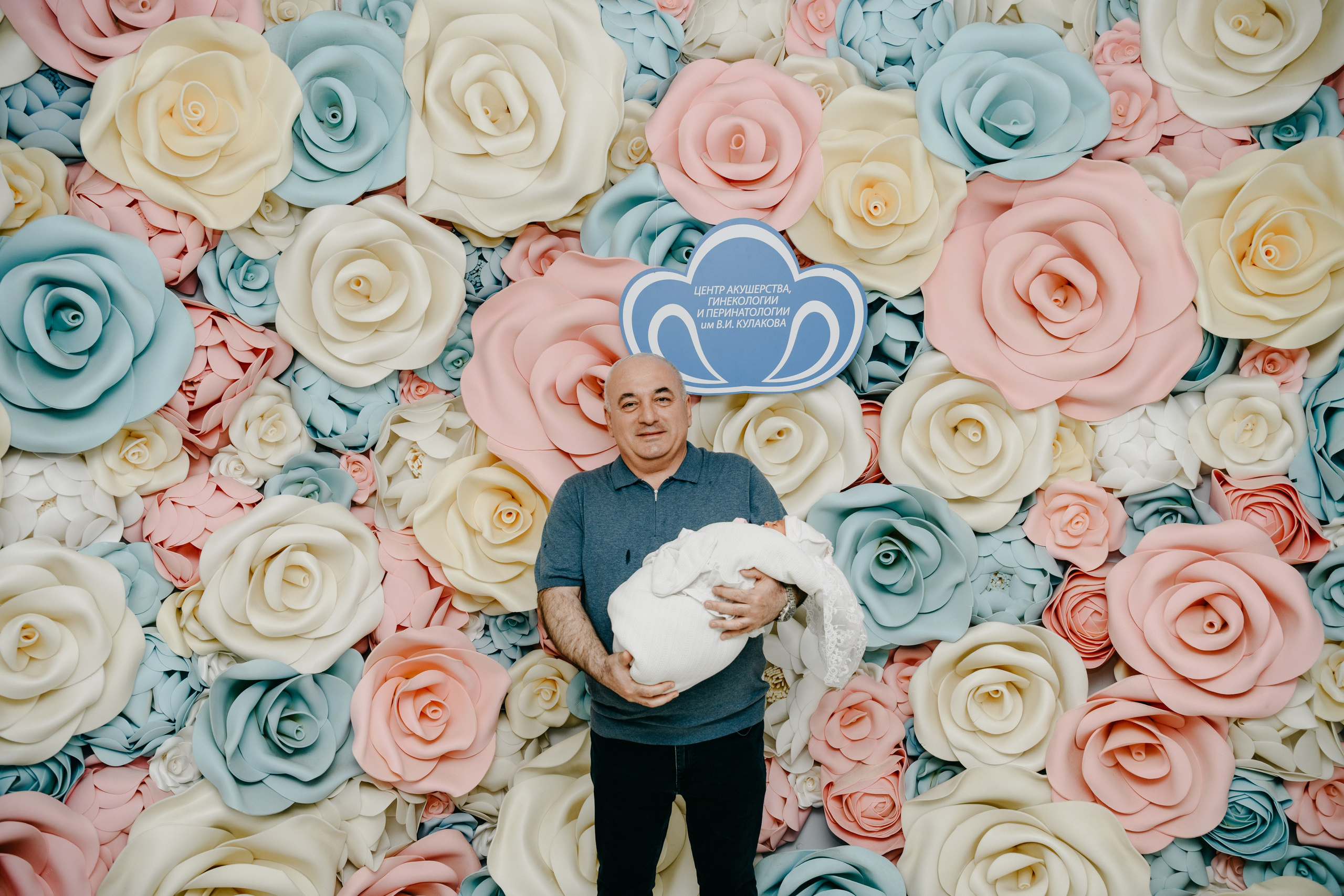Выписка Амелии в ФГБУ Кулакова. Фотограф на выписку из роддома в Москве и МО