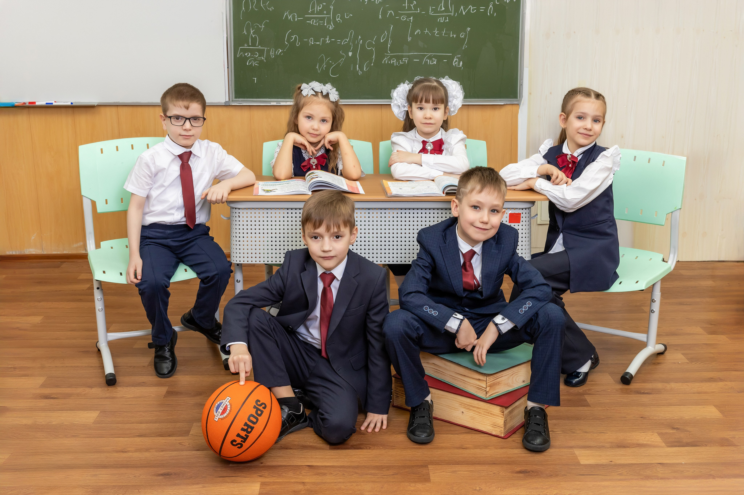 Примеры фото НАЧАЛЬНЫЕ КЛАССЫ. Фотограф Радужный ХМАО, Школьный фотограф, семейный фотограф, выпускной альбом