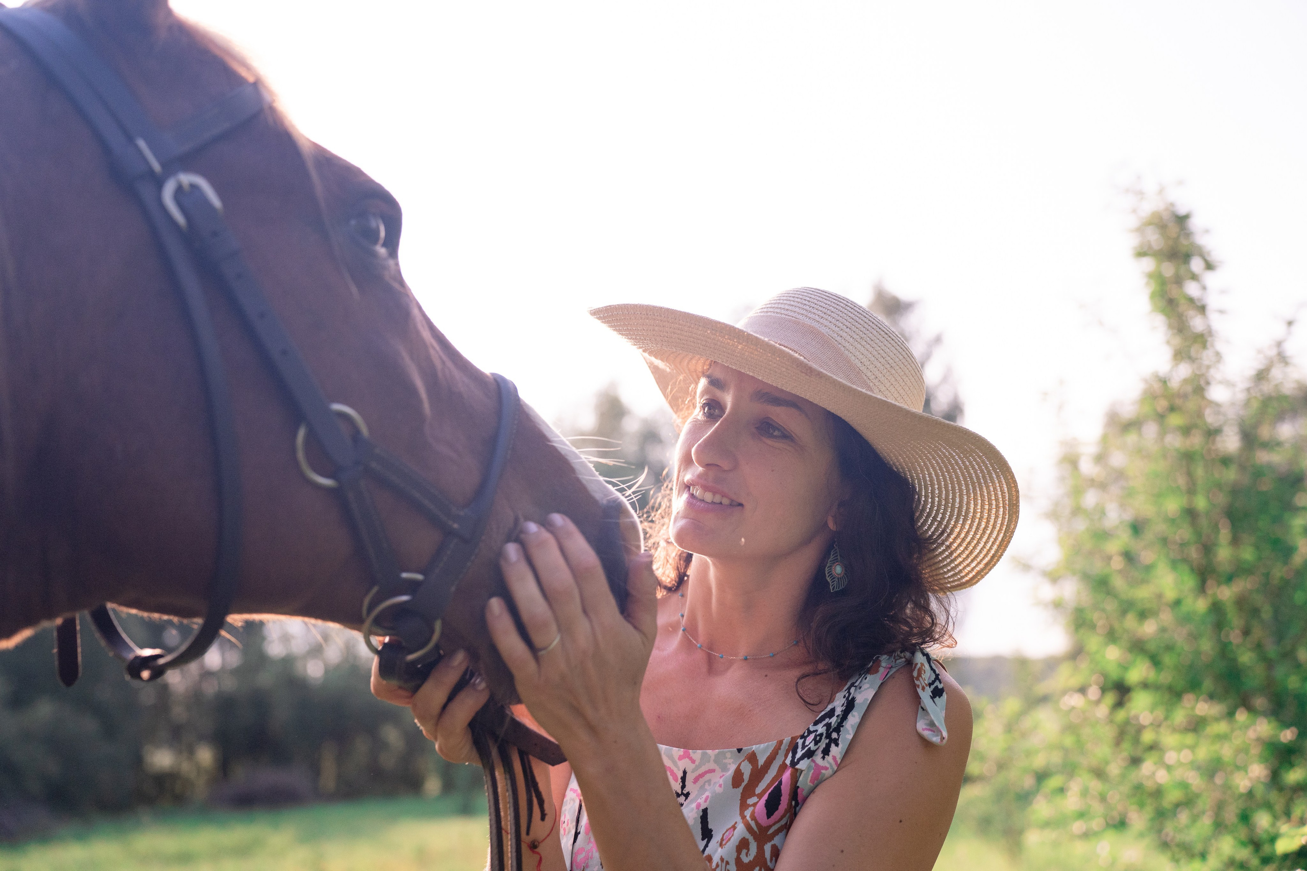 Выйти в лето в поле с конем. Видеограф и фотограф в Москве Анастасия Рябчикова