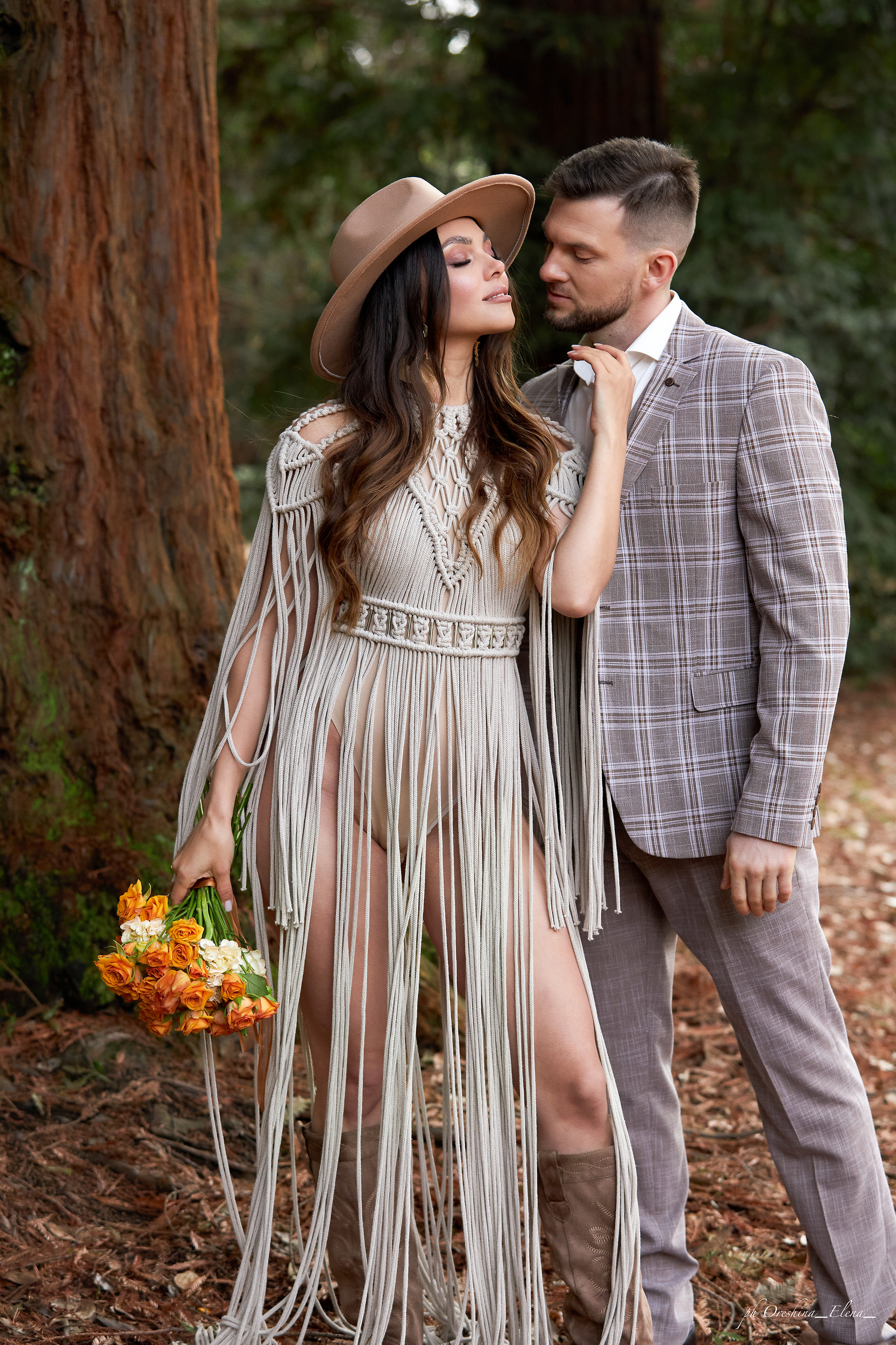 съемка жениха и невесты у дуба 