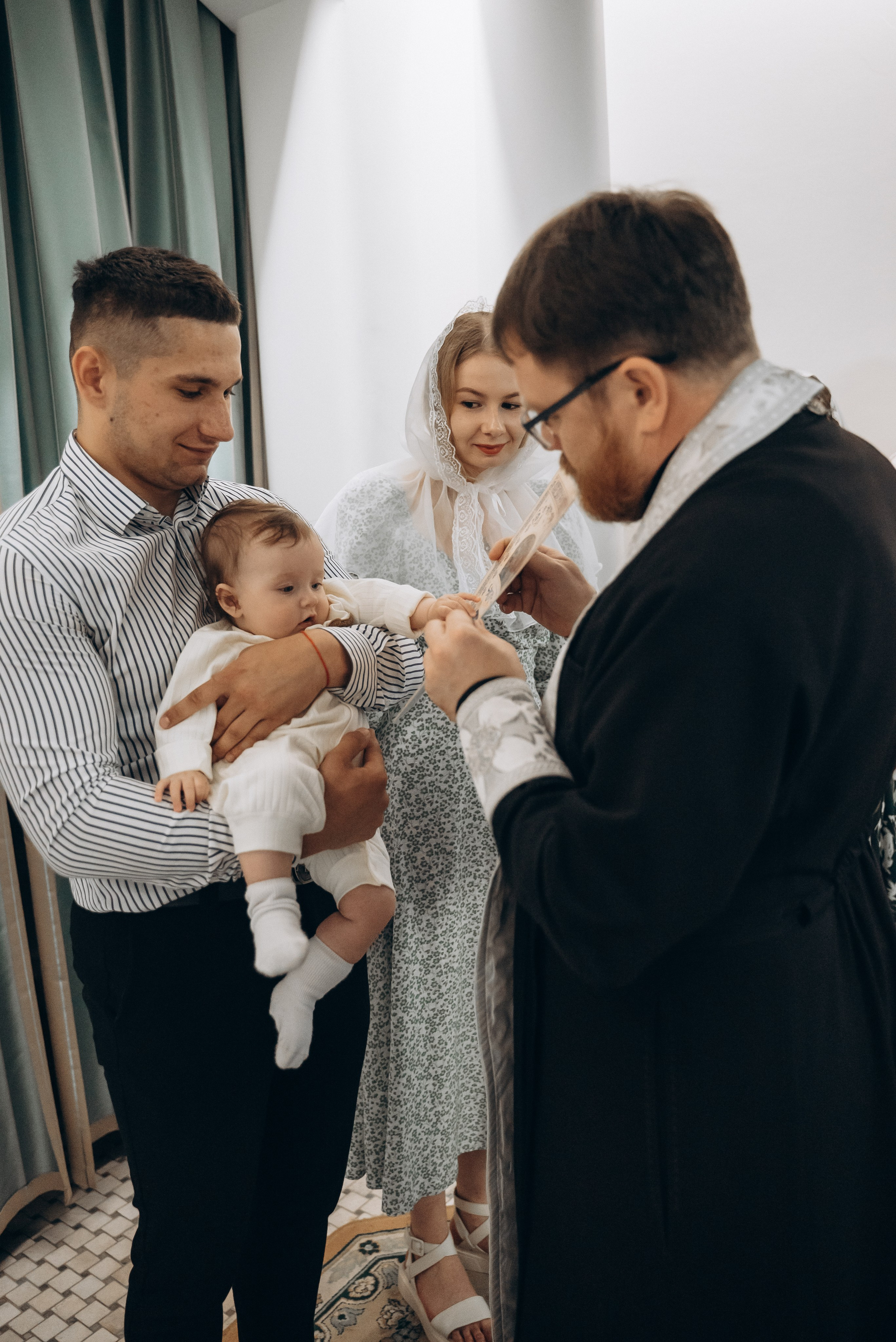 Крещение Варюши (Храм Святой Живоначальной Троицы). Семейный фотограф в Минске Дарья Дреко