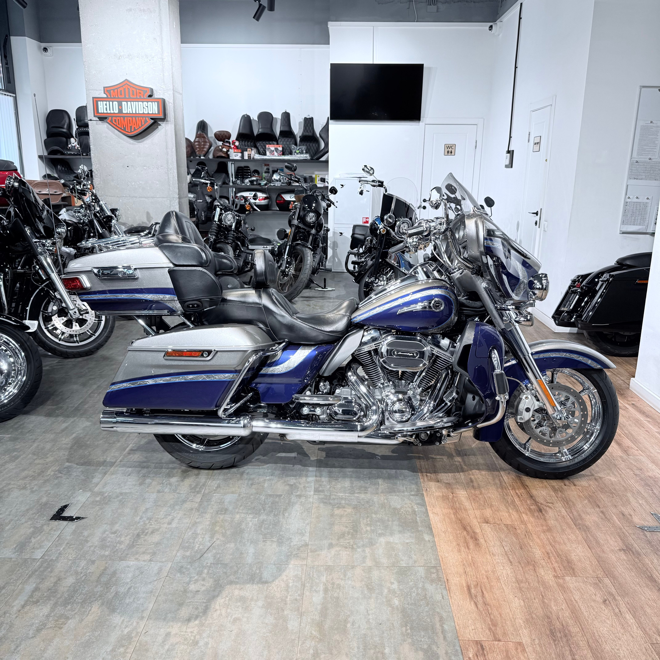 Мотоциклы Harley-Davidson 2016 CVO Limited 110 АВS Раlladium (Touring) — купить мотоцикл. Hello Davidson, Москва. Только хорошие мотоциклы…