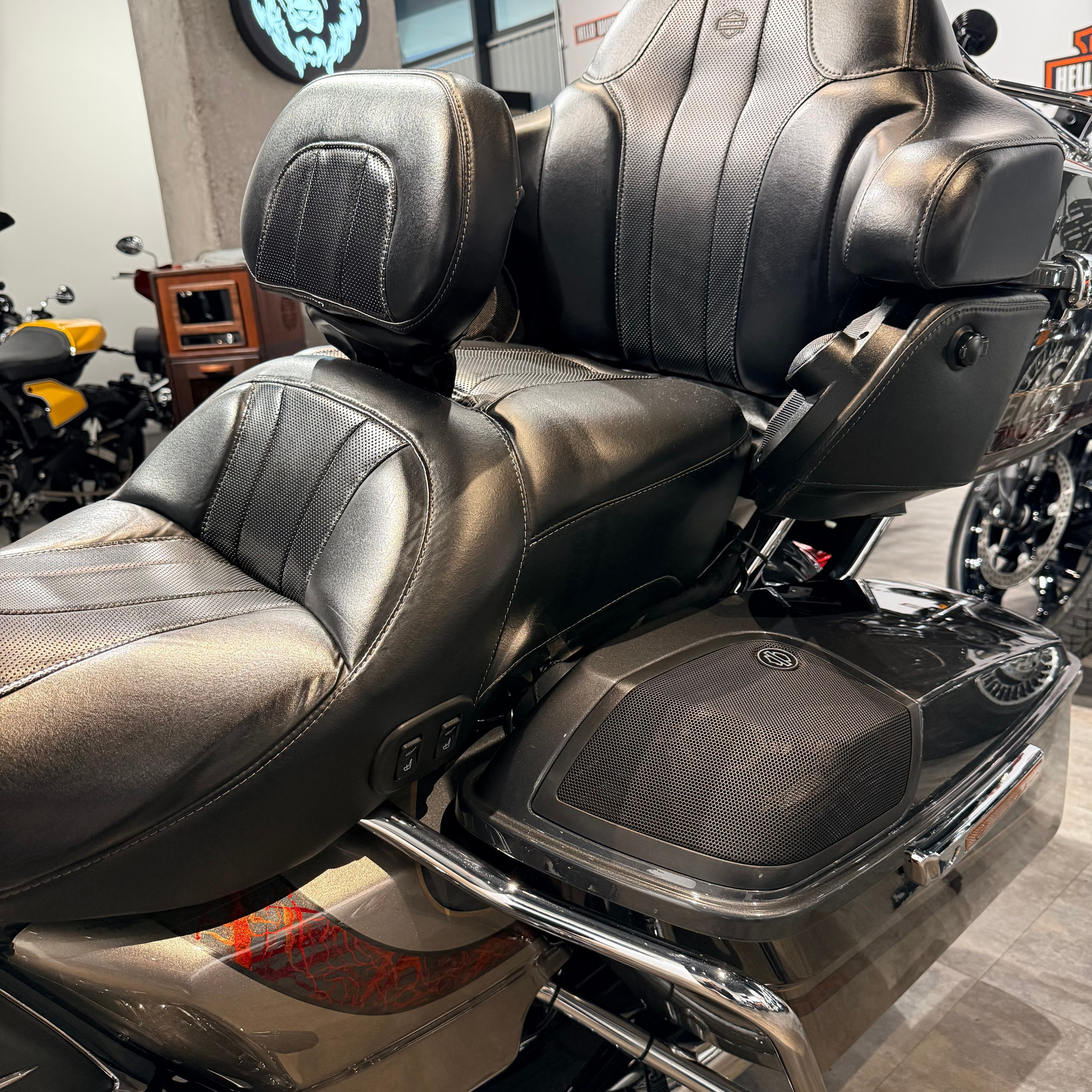 2015 CVO Еlесtra Glide Limited Сhаrсоаl Silver. Hello Davidson, Москва. Только хорошие мотоциклы…