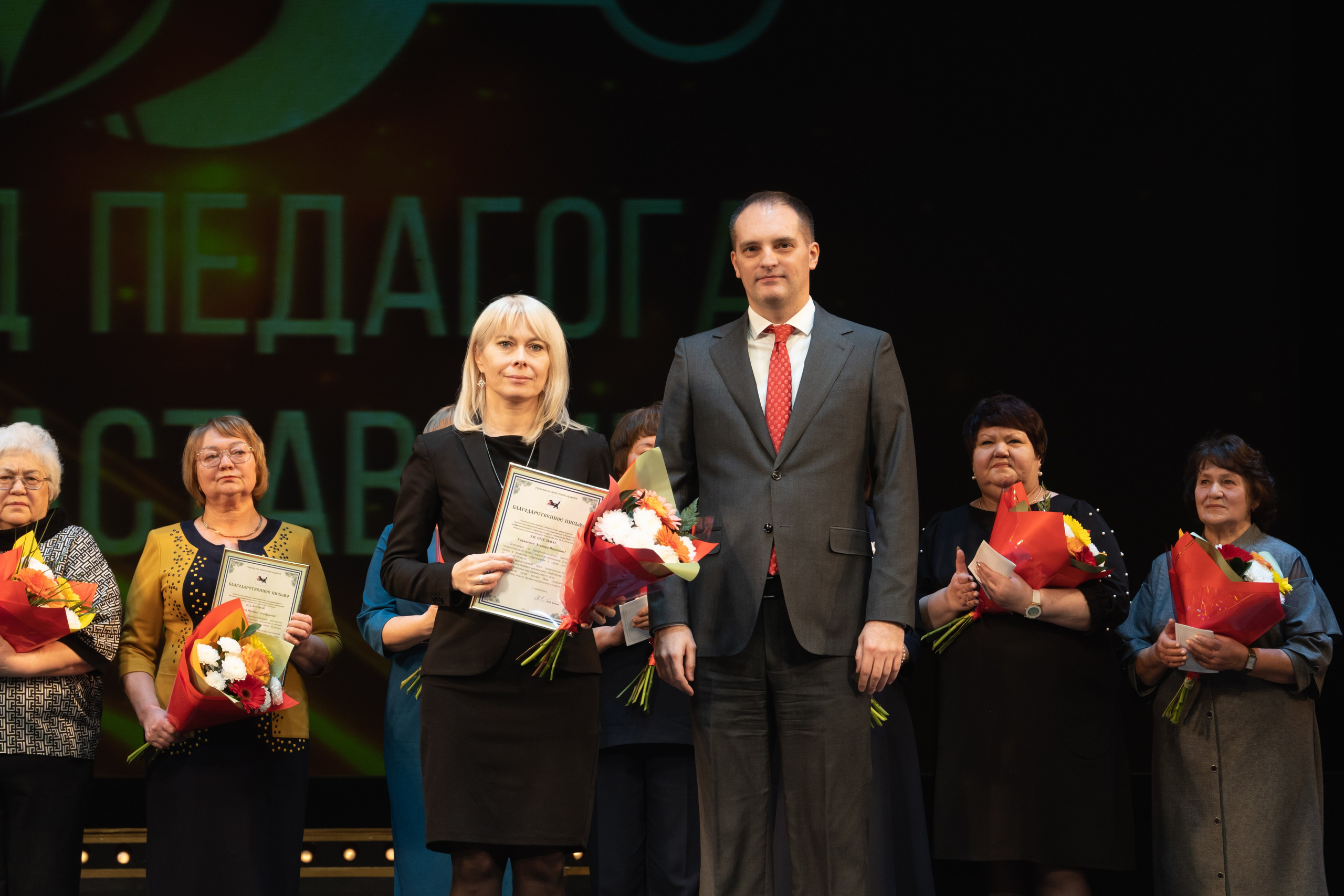 Музыкальный театр. Занимаюсь профессиональной фотографией и живу рядом с Байкалом. Работаю в разных жанрах