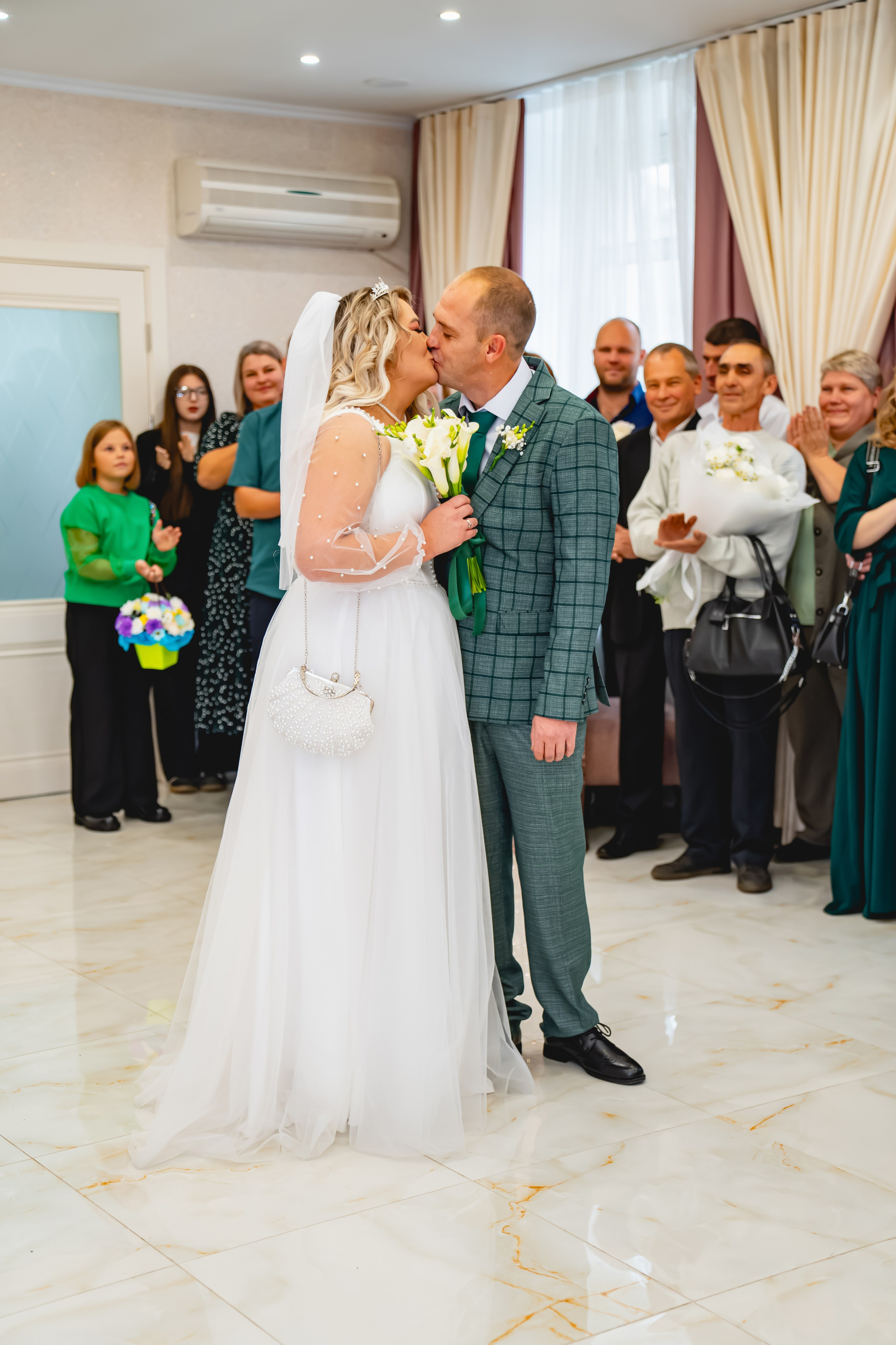 Осенняя Свадьба 2024. Занимаюсь профессиональной фотографией и живу рядом с Байкалом. Работаю в разных жанрах