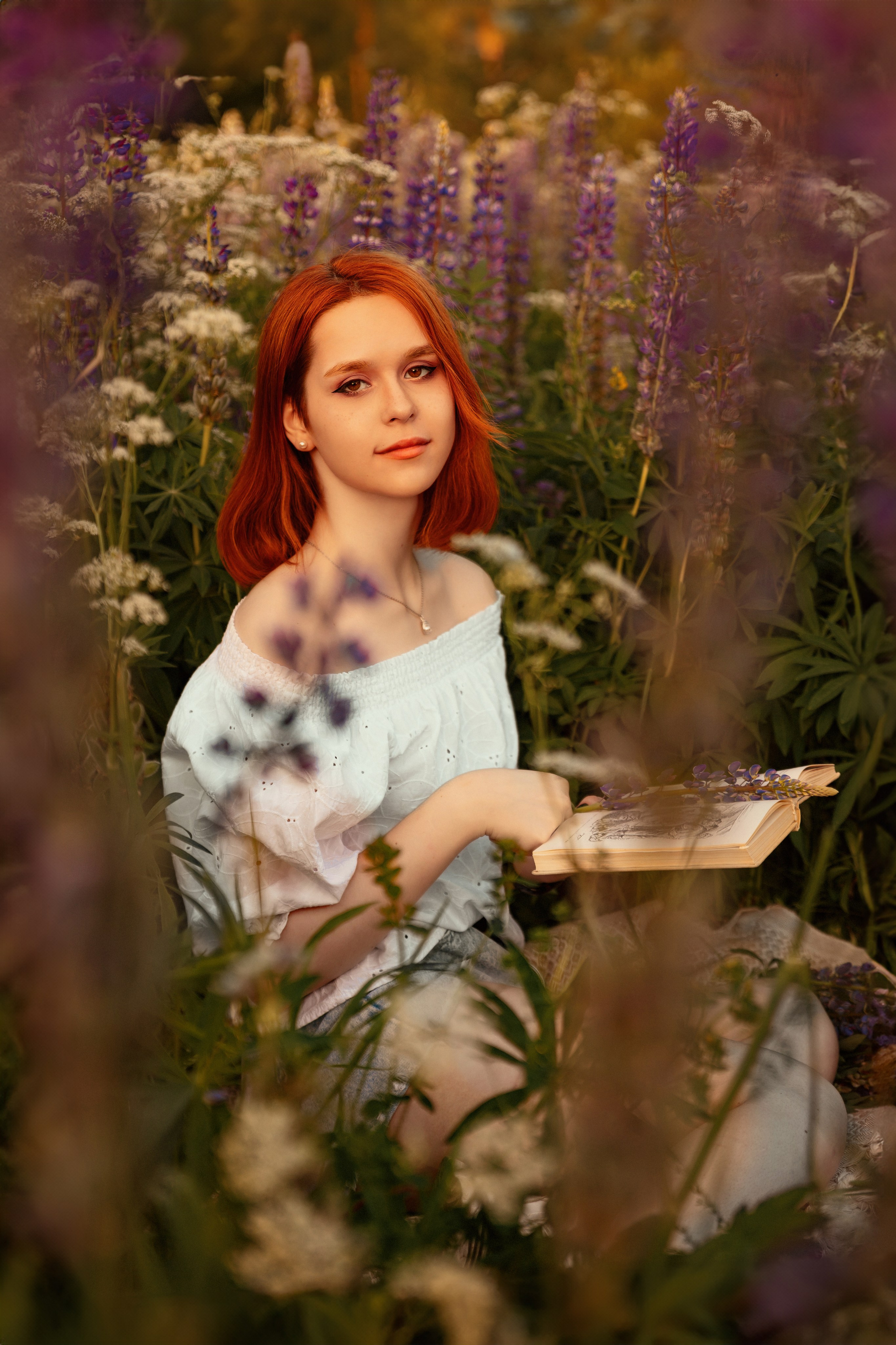 Красивая история для подростка на закате в поле люпинов. Трубинова Екатерина | Семейный фотограф | Москва