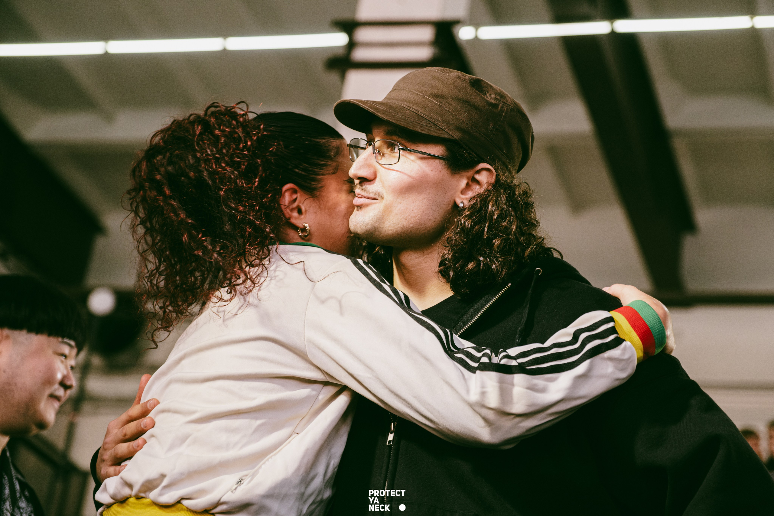 PROTECT YA NECK 22/03 (@youlovebu). Соня бу тебя сфоткала