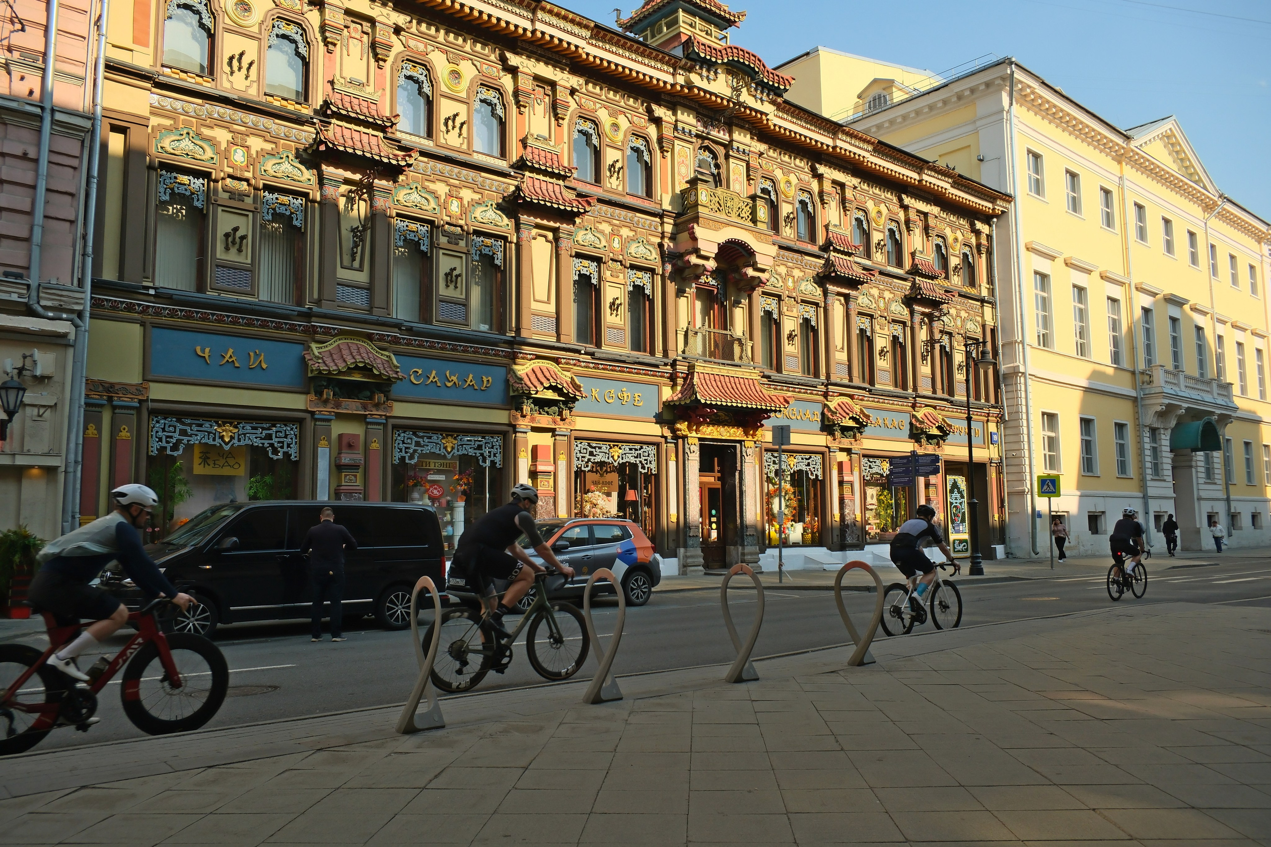 Улица, люди, жизнь…