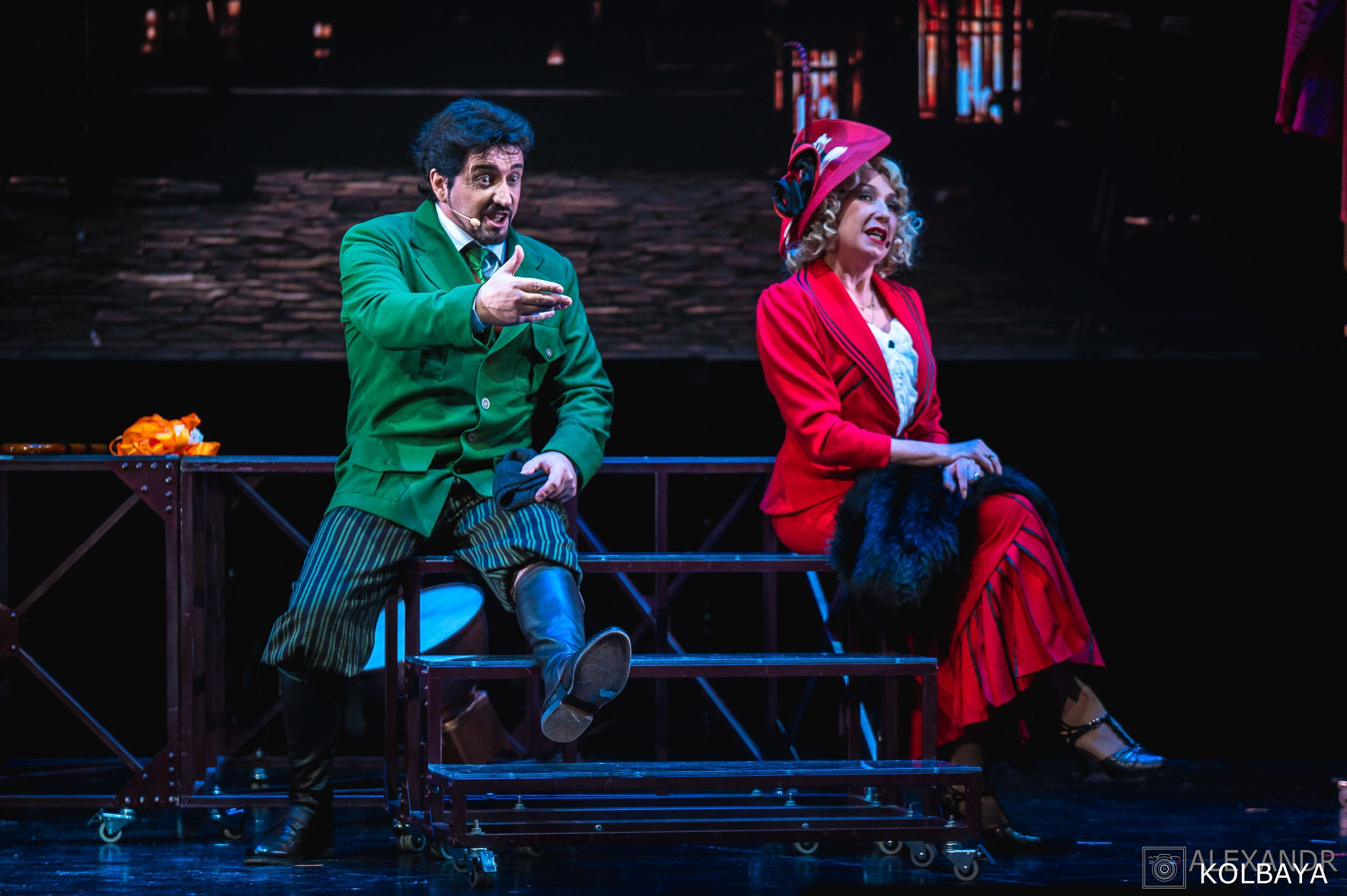 Фотографии со спектакля «Привет, я тетя Чарли». Концертный и театральный репортажный фотограф в Москве Александр Колбая