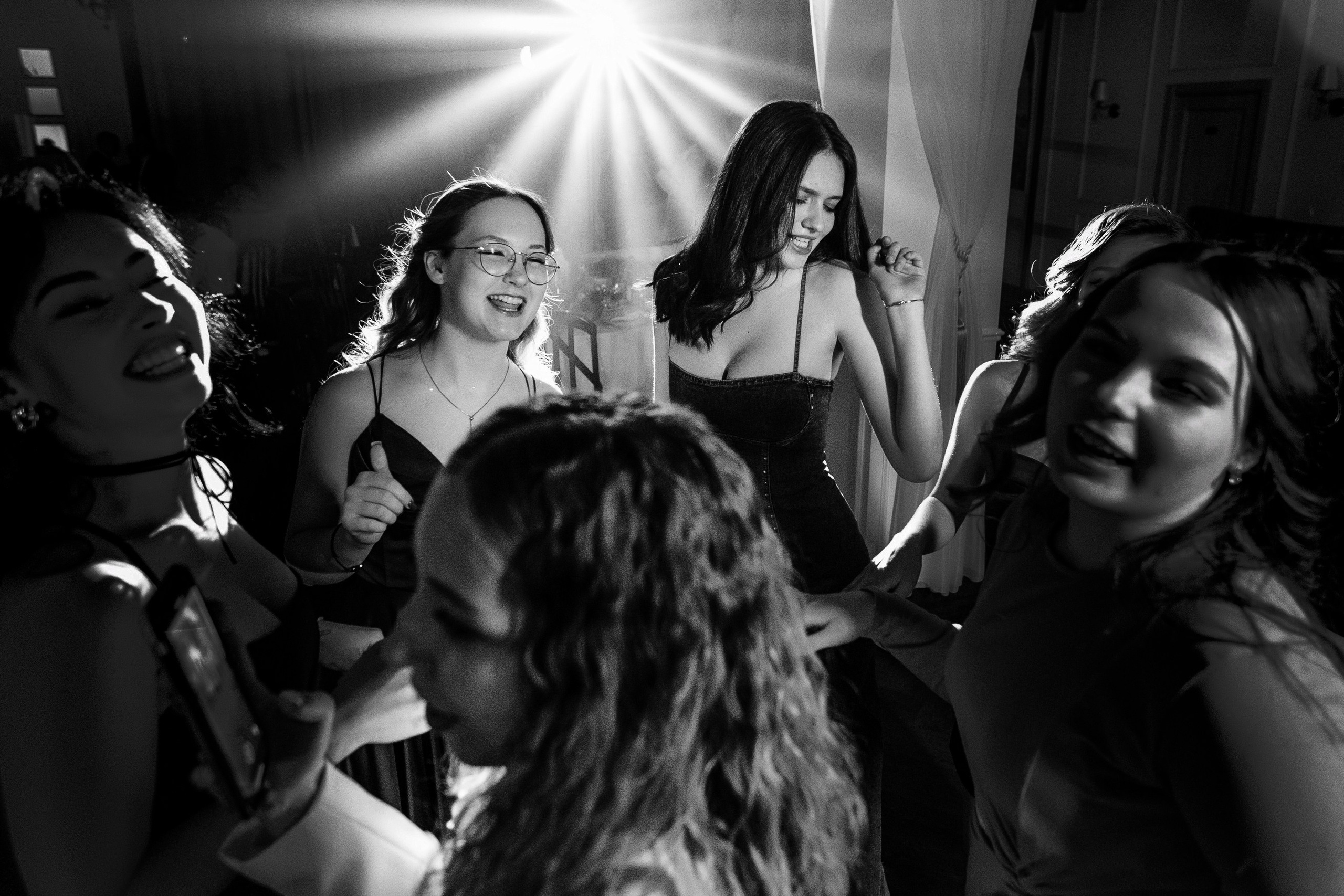 Выпускной Гимназия 1. Роман Урумбаев фотограф Нижневартовск