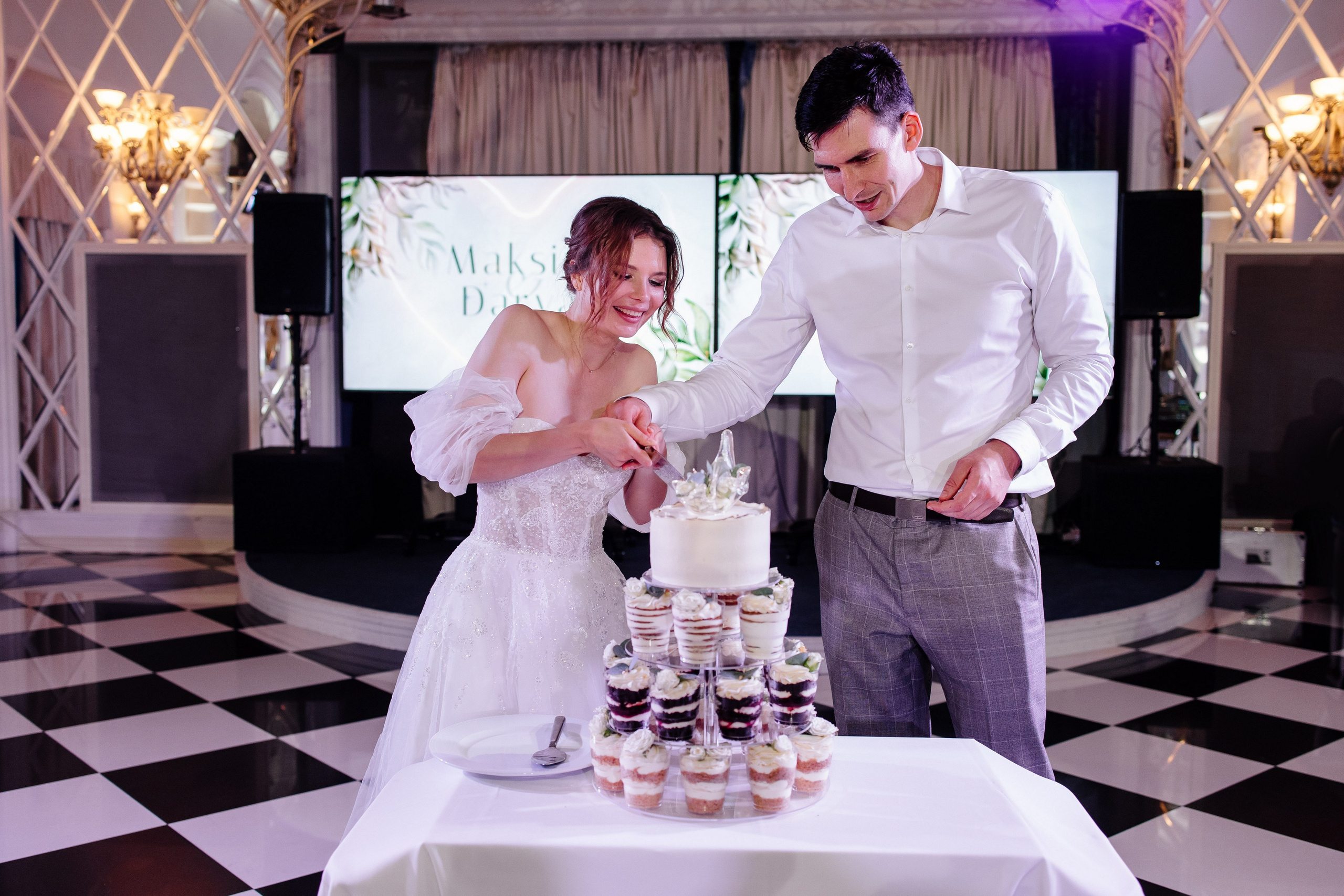 Свадебное утро в Hyatt Regency Хаятт Редженси, свадебная прогулка на Арме и банкет в О’Шалей. Свадебный и семейный фотограф Екатерина Иванова