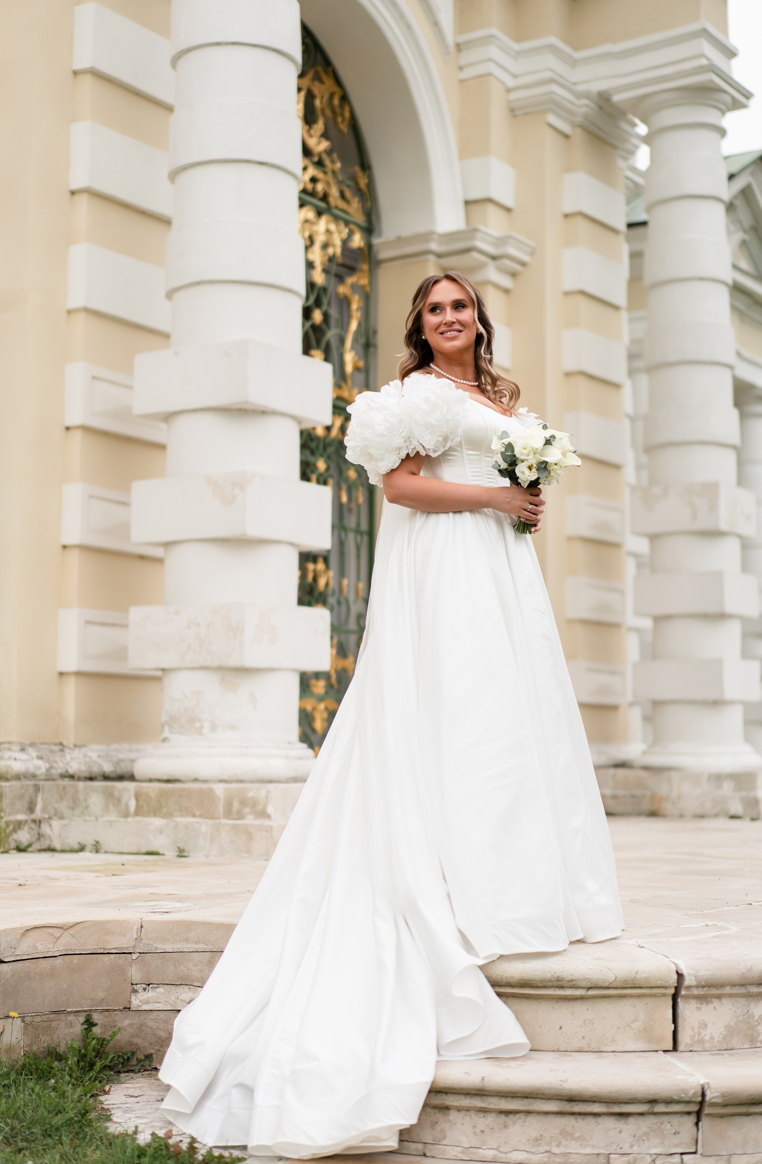 Свадебная фотосессия в отеле The St. Regis Moscow Nikolskaya. Свадебный фотограф Вера Климова