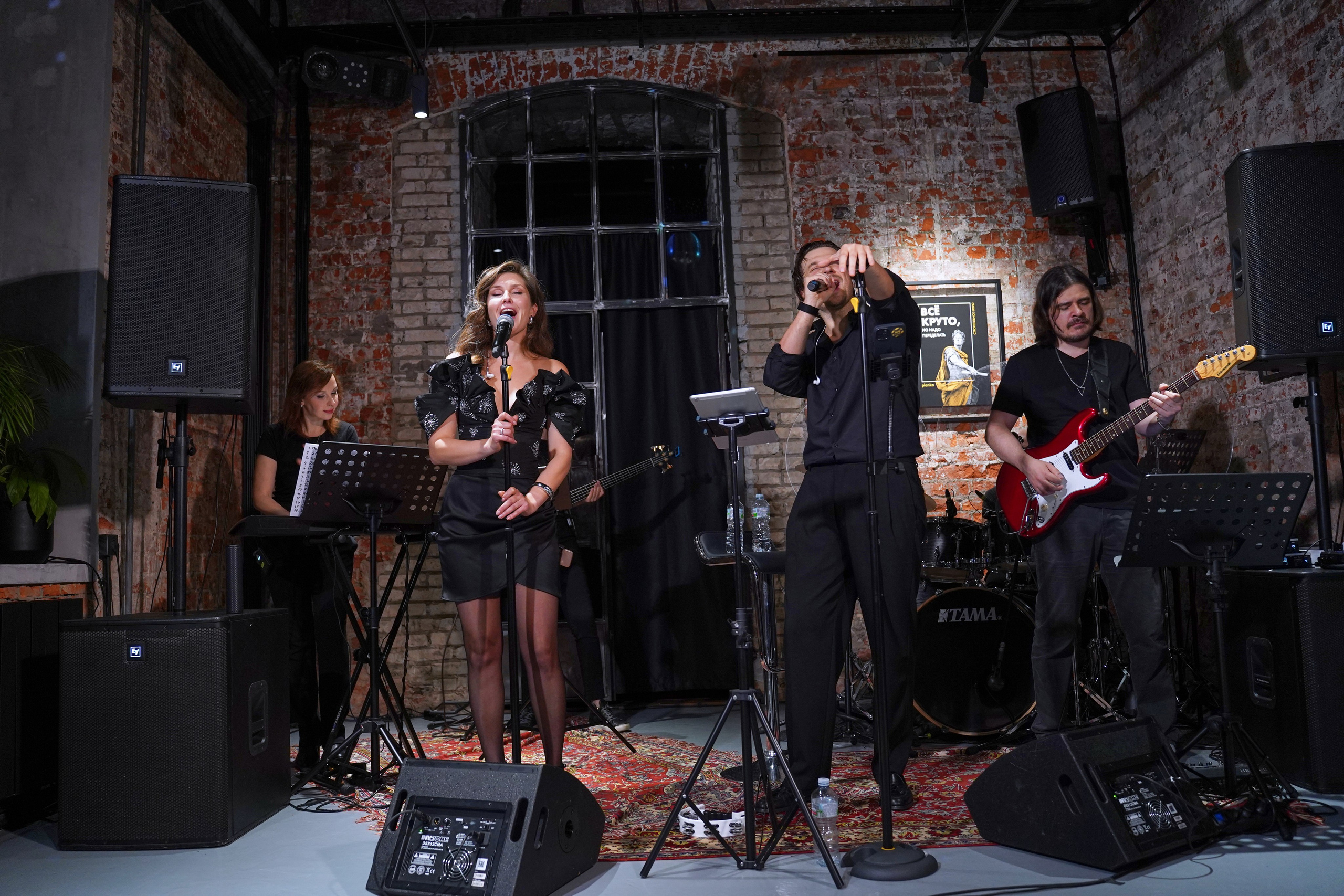 Концерт кавер группы. Фотограф