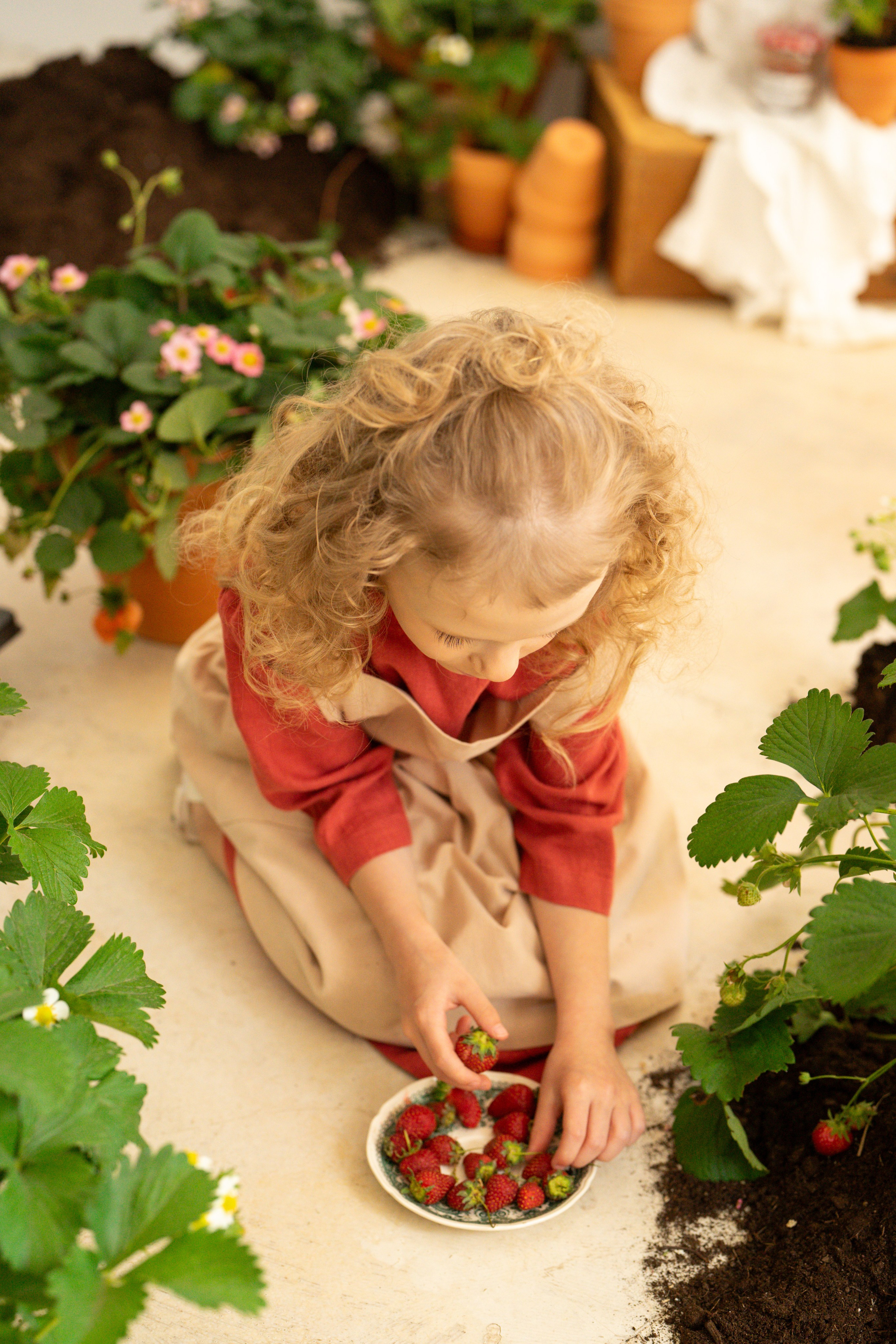 Маленькие садоводы. Ваш фотограф Tetiana Kolos, найду самый удачный ракурс и словлю момент
