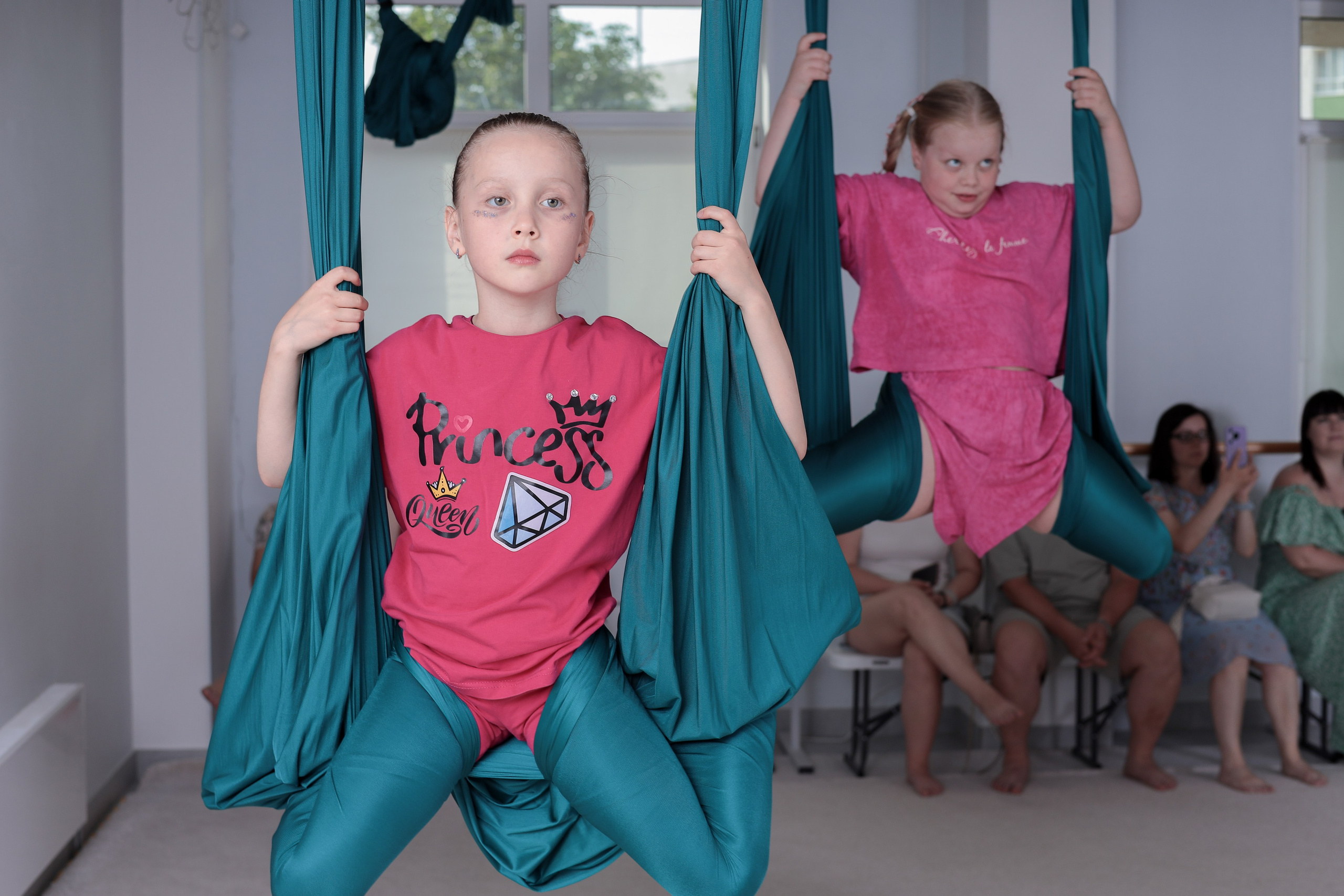 Детская аэройога. Фотограф Надршина Лилия