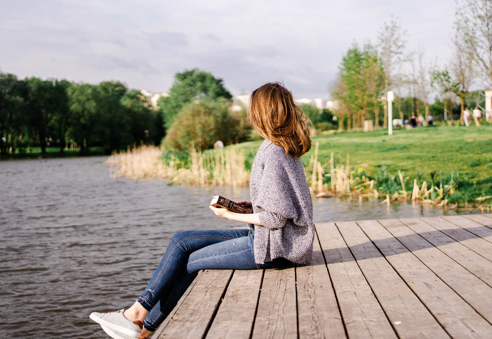 Портретная фотосессия в сирени. Свадебный и семейный фотограф Ирина Чернова