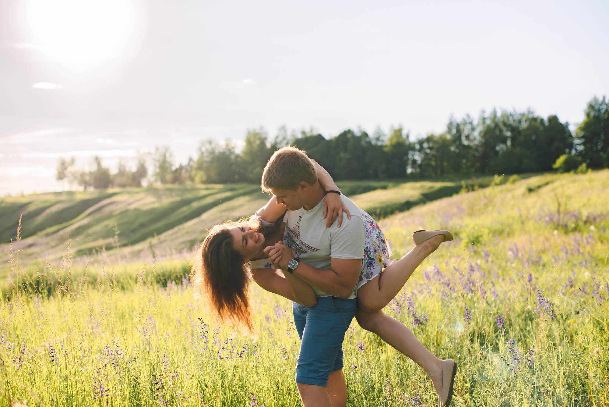 Love-story фотосессия в люпинах. Свадебный и семейный фотограф Ирина Чернова